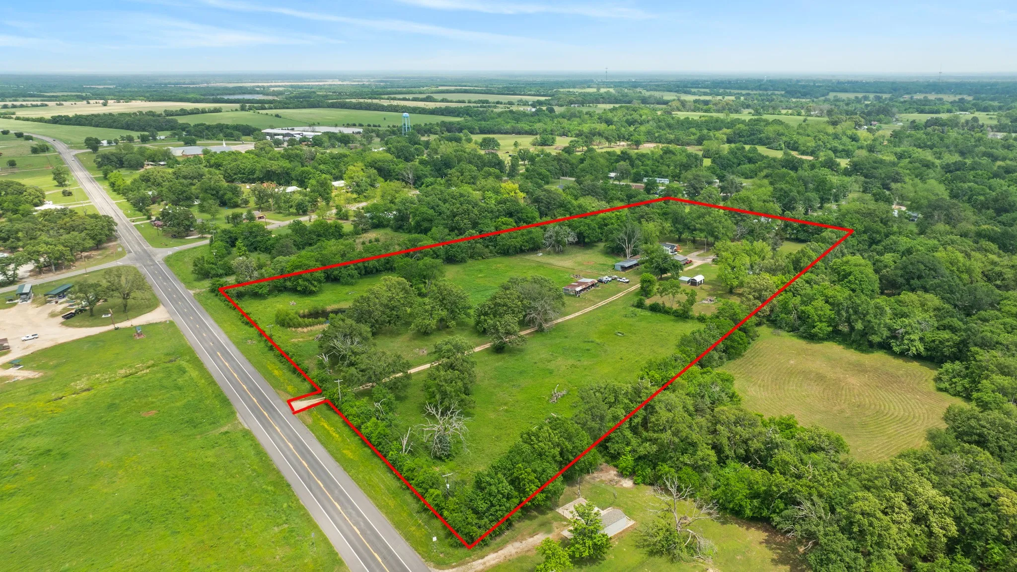 Single Family Residence For Sale in Red River (TX) County , 505 N Howison Street, Bogata, Texas 75417, 3 Bedroom, 2 Bathroom, Garage spaces, 2,100 Sqft, built in 1987, Preowned, mls#21240226, Real Estate Agent in Bogata, Homes For Sale in Red River (TX) county, Homes For Sale in Bogata, Realtor in Bogata Texas, Real Estate Brokerage Independent Realty Texas, Luminita Cordes Realtor