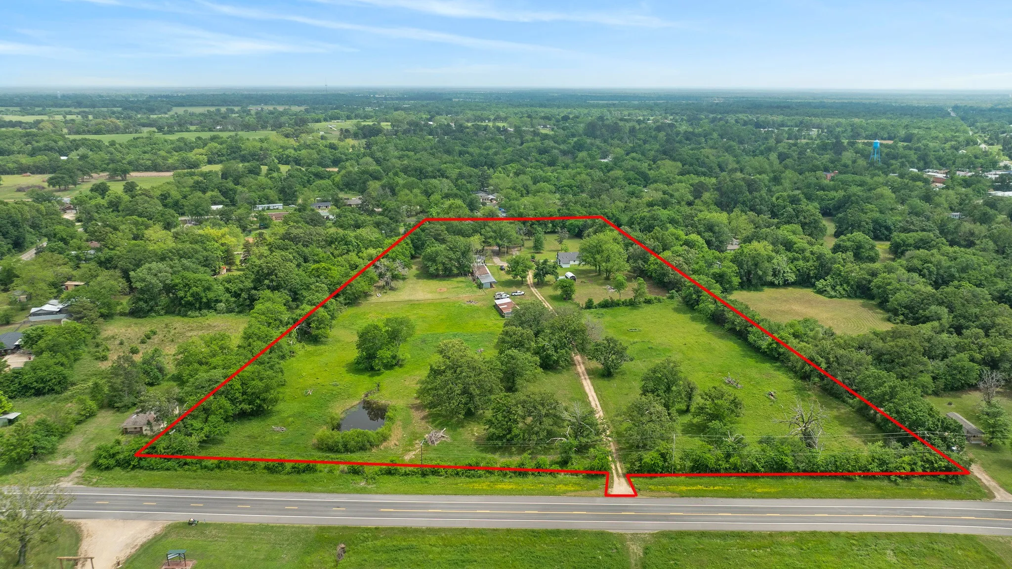 Single Family Residence For Sale in Red River (TX) County , 505 N Howison Street, Bogata, Texas 75417, 3 Bedroom, 2 Bathroom, Garage spaces, 2,100 Sqft, built in 1987, Preowned, mls#21240226, Real Estate Agent in Bogata, Homes For Sale in Red River (TX) county, Homes For Sale in Bogata, Realtor in Bogata Texas, Real Estate Brokerage Independent Realty Texas, Luminita Cordes Realtor