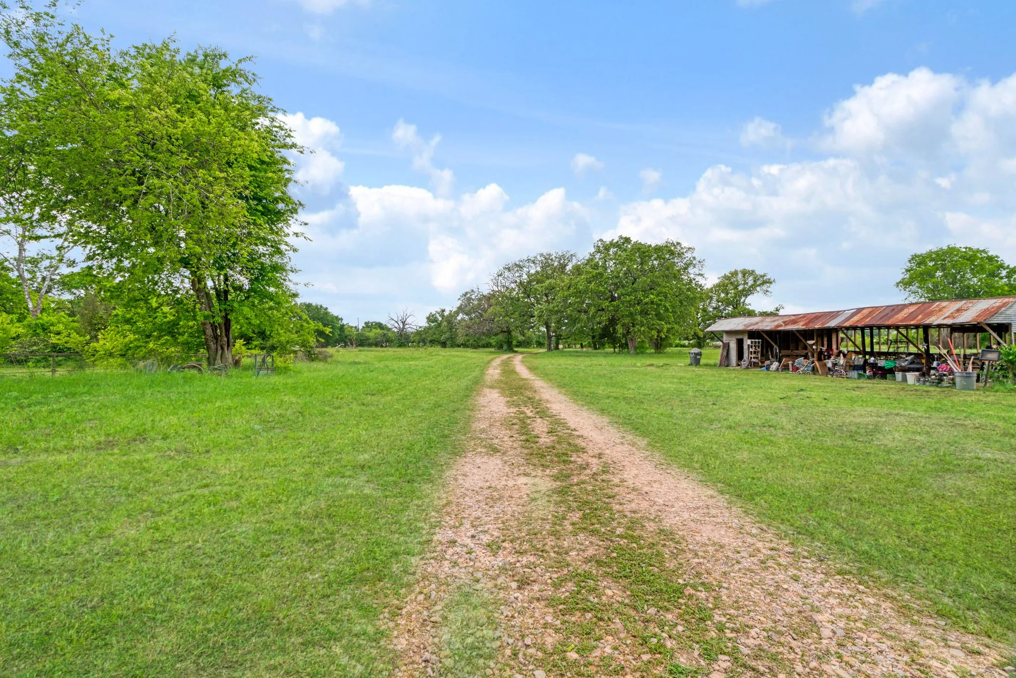 Single Family Residence For Sale in Red River (TX) County , 505 N Howison Street, Bogata, Texas 75417, 3 Bedroom, 2 Bathroom, Garage spaces, 2,100 Sqft, built in 1987, Preowned, mls#21240226, Real Estate Agent in Bogata, Homes For Sale in Red River (TX) county, Homes For Sale in Bogata, Realtor in Bogata Texas, Real Estate Brokerage Independent Realty Texas, Luminita Cordes Realtor