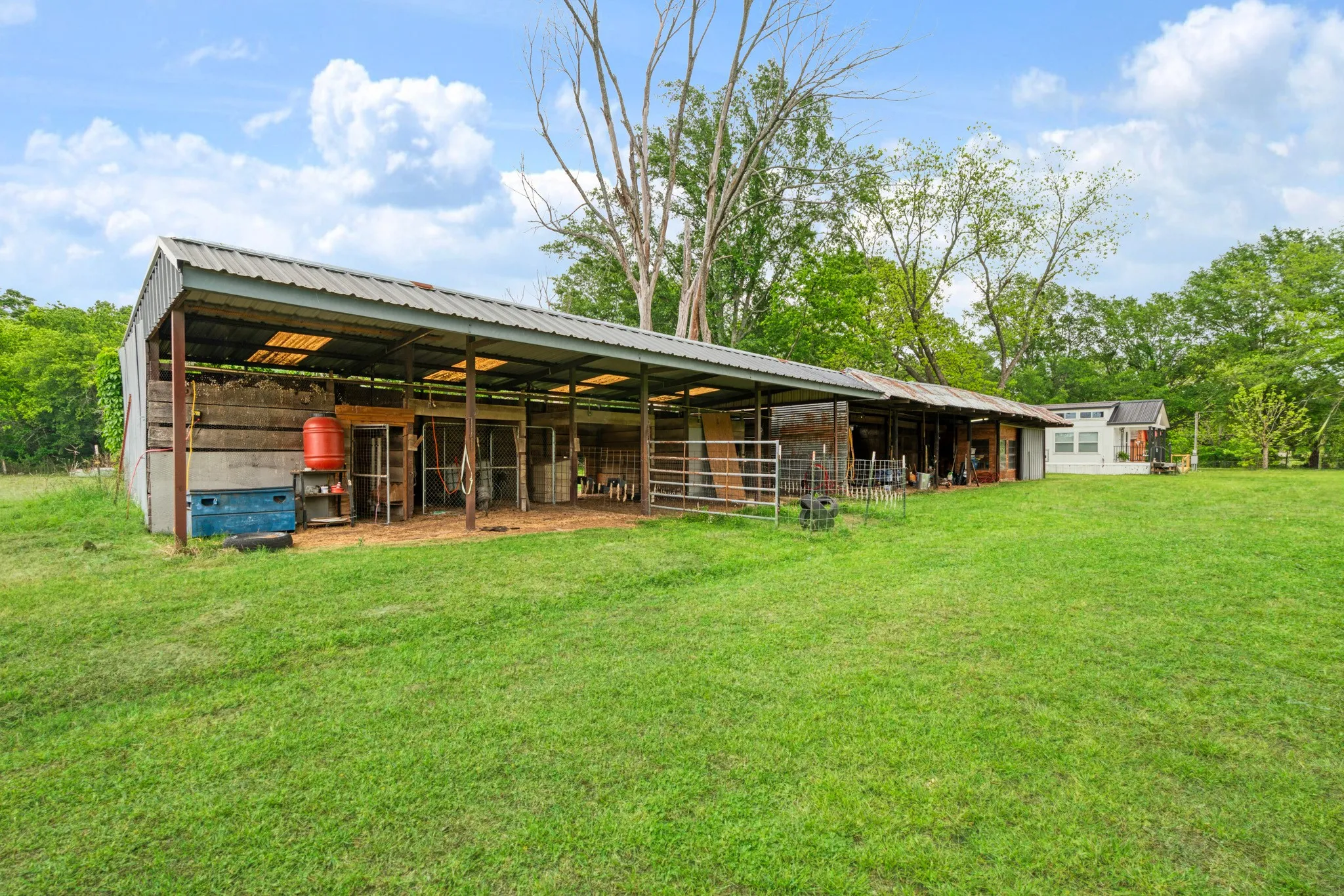 Single Family Residence For Sale in Red River (TX) County , 505 N Howison Street, Bogata, Texas 75417, 3 Bedroom, 2 Bathroom, Garage spaces, 2,100 Sqft, built in 1987, Preowned, mls#21240226, Real Estate Agent in Bogata, Homes For Sale in Red River (TX) county, Homes For Sale in Bogata, Realtor in Bogata Texas, Real Estate Brokerage Independent Realty Texas, Luminita Cordes Realtor