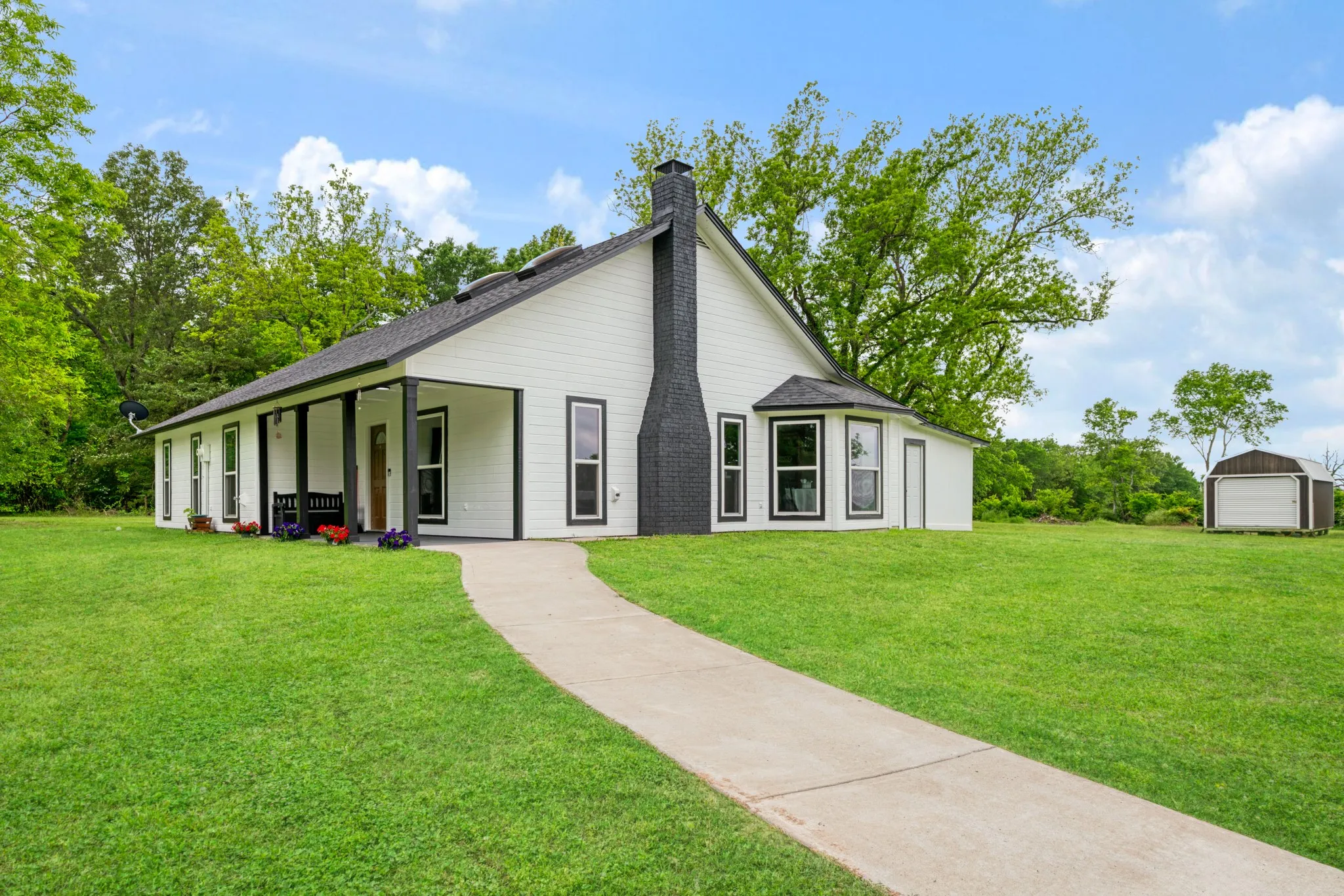 Single Family Residence For Sale in Red River (TX) County , 505 N Howison Street, Bogata, Texas 75417, 3 Bedroom, 2 Bathroom, Garage spaces, 2,100 Sqft, built in 1987, Preowned, mls#21240226, Real Estate Agent in Bogata, Homes For Sale in Red River (TX) county, Homes For Sale in Bogata, Realtor in Bogata Texas, Real Estate Brokerage Independent Realty Texas, Luminita Cordes Realtor