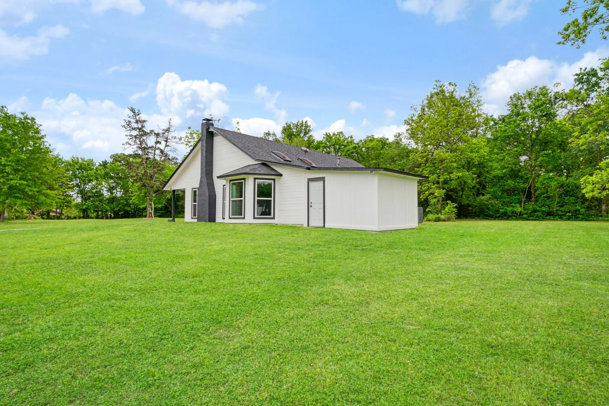 Single Family Residence For Sale in Red River (TX) County , 505 N Howison Street, Bogata, Texas 75417, 3 Bedroom, 2 Bathroom, Garage spaces, 2,100 Sqft, built in 1987, Preowned, mls#21240226, Real Estate Agent in Bogata, Homes For Sale in Red River (TX) county, Homes For Sale in Bogata, Realtor in Bogata Texas, Real Estate Brokerage Independent Realty Texas, Luminita Cordes Realtor