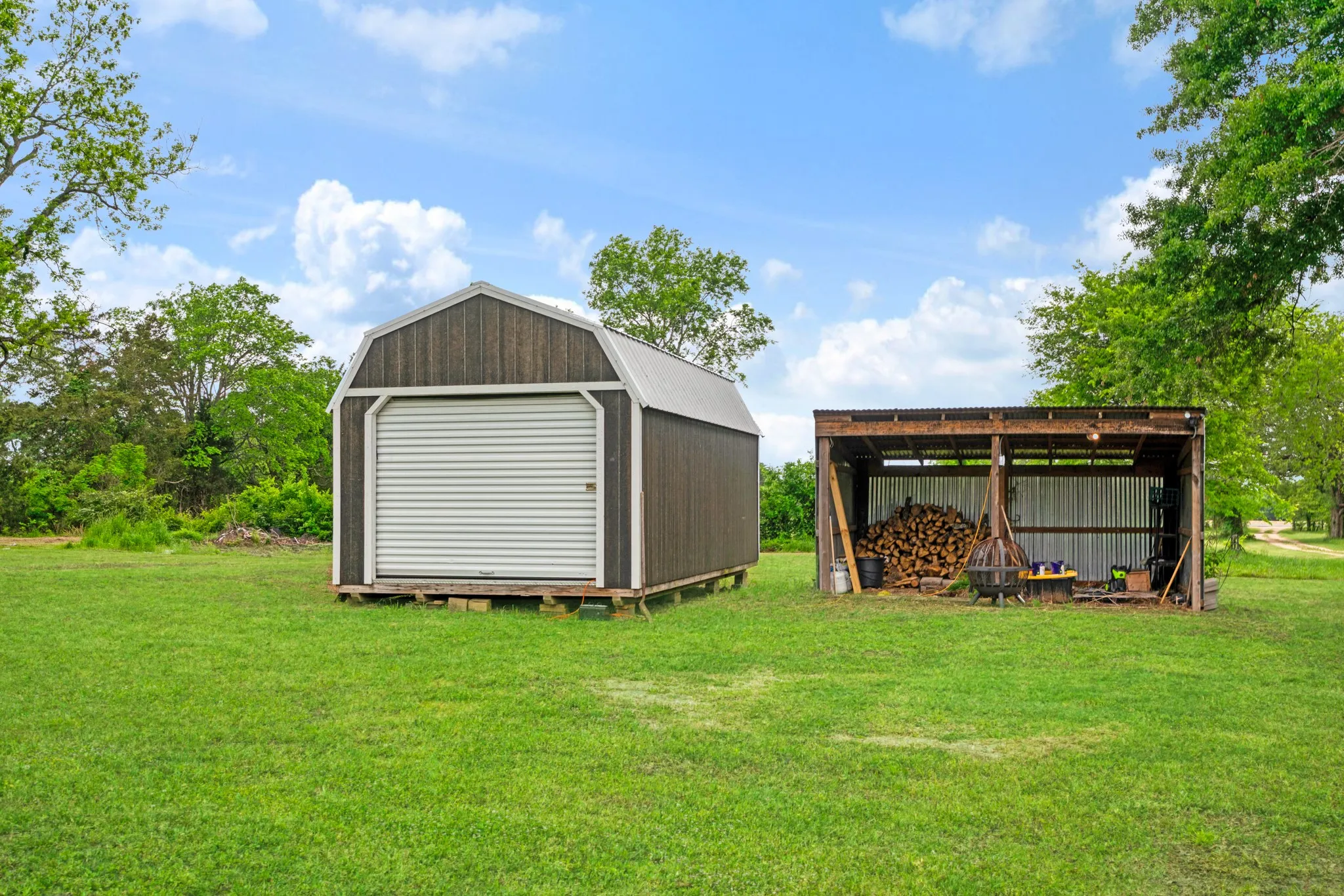 Single Family Residence For Sale in Red River (TX) County , 505 N Howison Street, Bogata, Texas 75417, 3 Bedroom, 2 Bathroom, Garage spaces, 2,100 Sqft, built in 1987, Preowned, mls#21240226, Real Estate Agent in Bogata, Homes For Sale in Red River (TX) county, Homes For Sale in Bogata, Realtor in Bogata Texas, Real Estate Brokerage Independent Realty Texas, Luminita Cordes Realtor