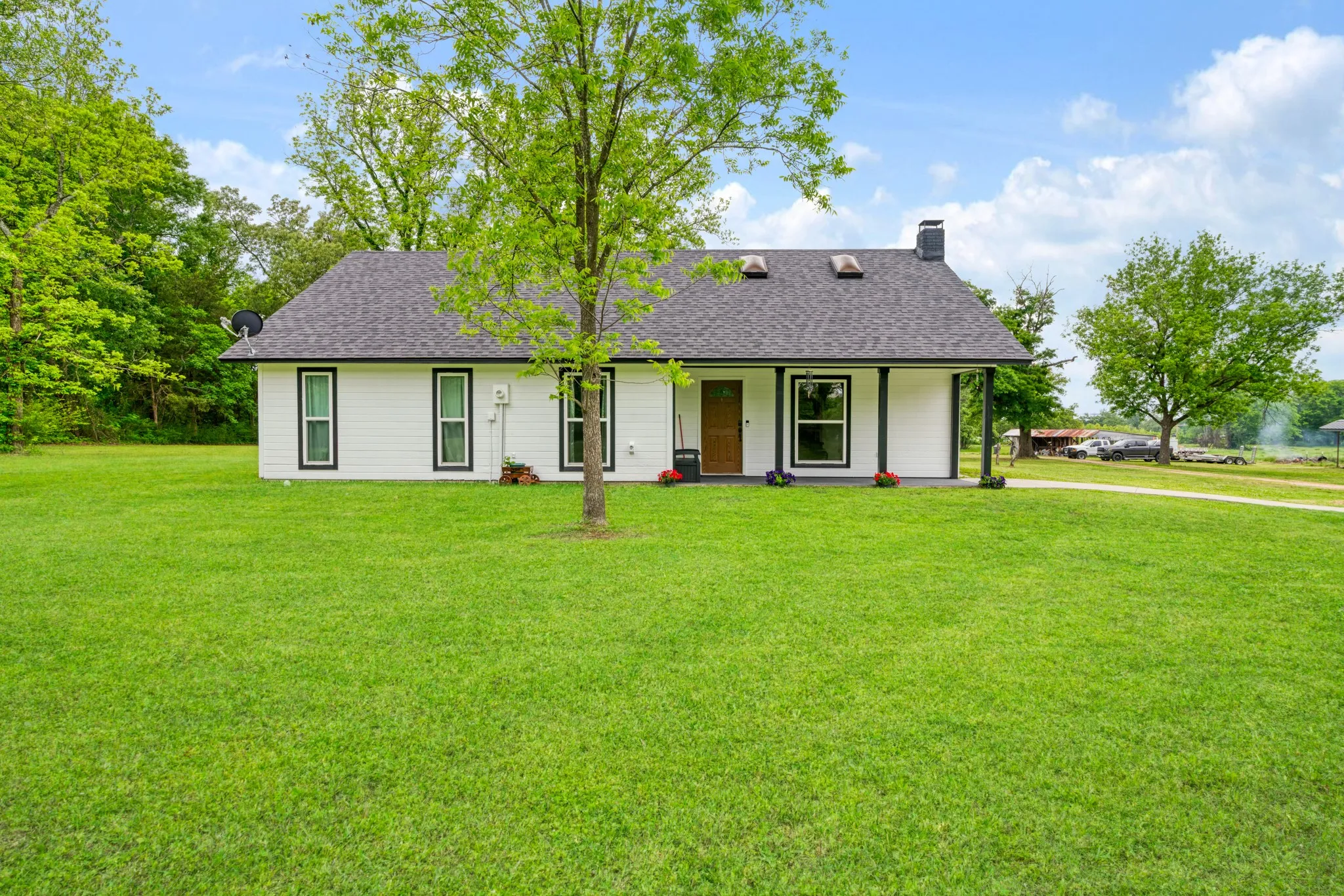 Single Family Residence For Sale in Red River (TX) County , 505 N Howison Street, Bogata, Texas 75417, 3 Bedroom, 2 Bathroom, Garage spaces, 2,100 Sqft, built in 1987, Preowned, mls#21240226, Real Estate Agent in Bogata, Homes For Sale in Red River (TX) county, Homes For Sale in Bogata, Realtor in Bogata Texas, Real Estate Brokerage Independent Realty Texas, Luminita Cordes Realtor