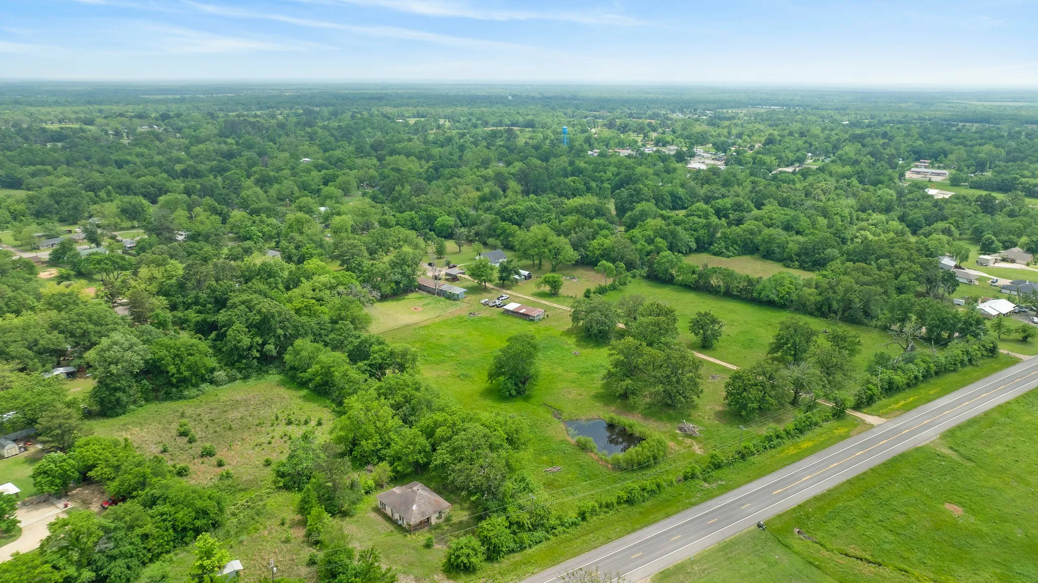Single Family Residence For Sale in Red River (TX) County , 505 N Howison Street, Bogata, Texas 75417, 3 Bedroom, 2 Bathroom, Garage spaces, 2,100 Sqft, built in 1987, Preowned, mls#21240226, Real Estate Agent in Bogata, Homes For Sale in Red River (TX) county, Homes For Sale in Bogata, Realtor in Bogata Texas, Real Estate Brokerage Independent Realty Texas, Luminita Cordes Realtor