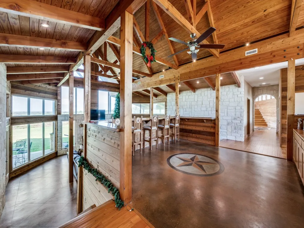 Single Family Residence For Sale in Cooke County , 2250 Morrow Road, Valley View, Texas 76272, 4 Bedroom, 6 Bathroom, Garage spaces, 5,389 Sqft, built in 2012, Preowned, mls#21241240, Real Estate Agent in Valley View, Homes For Sale in Cooke county, Homes For Sale in Valley View, Realtor in Valley View Texas, Real Estate Brokerage Independent Realty Texas, Luminita Cordes Realtor