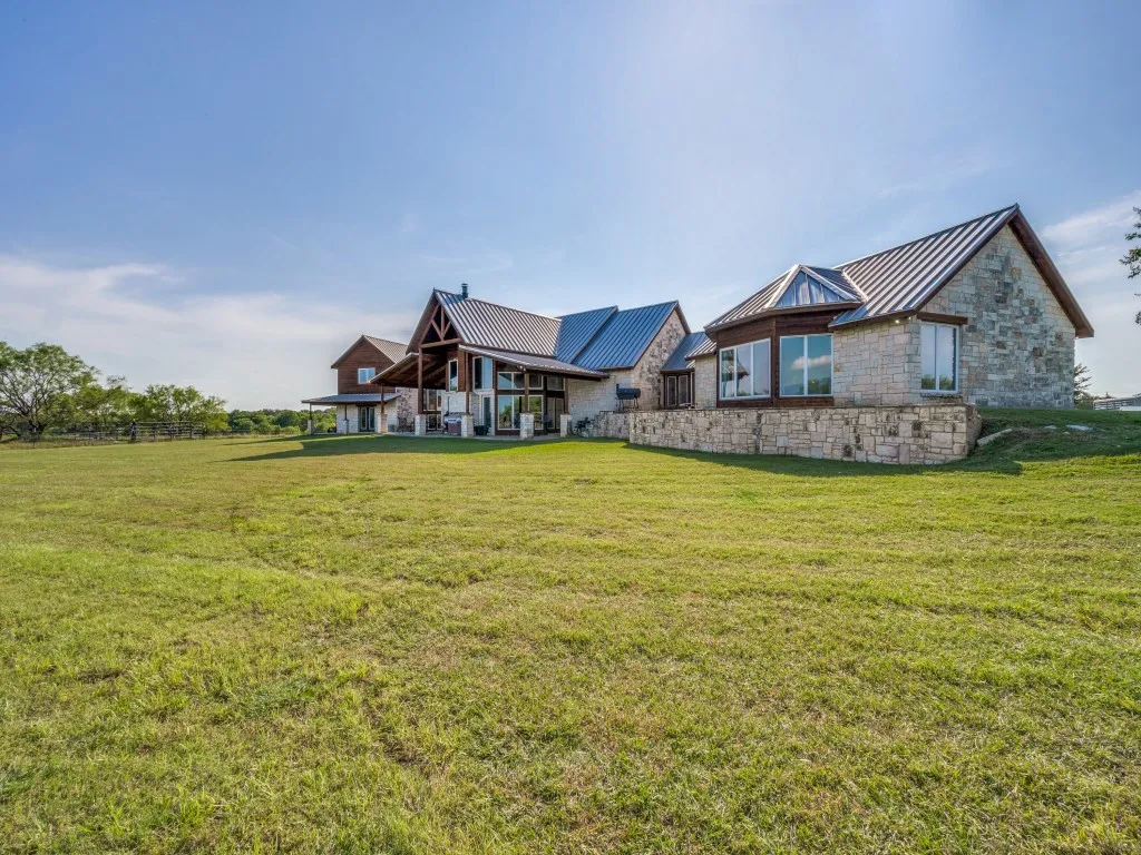 Single Family Residence For Sale in Cooke County , 2250 Morrow Road, Valley View, Texas 76272, 4 Bedroom, 6 Bathroom, Garage spaces, 5,389 Sqft, built in 2012, Preowned, mls#21241240, Real Estate Agent in Valley View, Homes For Sale in Cooke county, Homes For Sale in Valley View, Realtor in Valley View Texas, Real Estate Brokerage Independent Realty Texas, Luminita Cordes Realtor