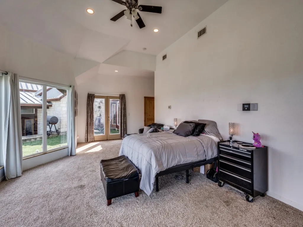 Single Family Residence For Sale in Cooke County , 2250 Morrow Road, Valley View, Texas 76272, 4 Bedroom, 6 Bathroom, Garage spaces, 5,389 Sqft, built in 2012, Preowned, mls#21241240, Real Estate Agent in Valley View, Homes For Sale in Cooke county, Homes For Sale in Valley View, Realtor in Valley View Texas, Real Estate Brokerage Independent Realty Texas, Luminita Cordes Realtor