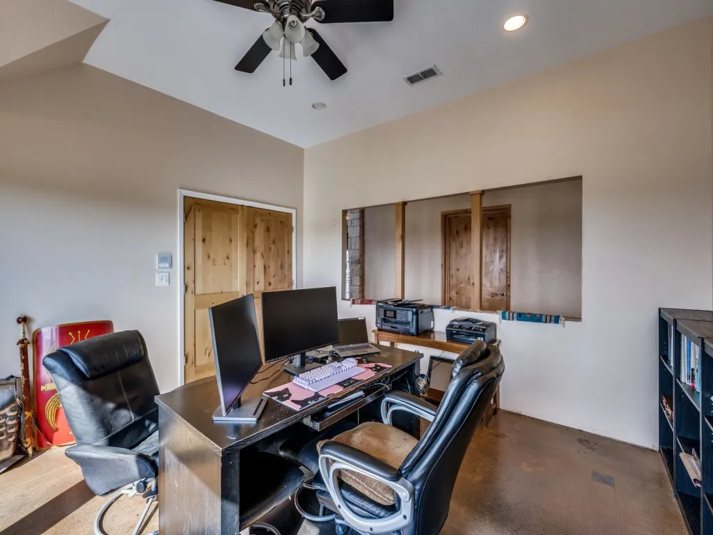 Single Family Residence For Sale in Cooke County , 2250 Morrow Road, Valley View, Texas 76272, 4 Bedroom, 6 Bathroom, Garage spaces, 5,389 Sqft, built in 2012, Preowned, mls#21241240, Real Estate Agent in Valley View, Homes For Sale in Cooke county, Homes For Sale in Valley View, Realtor in Valley View Texas, Real Estate Brokerage Independent Realty Texas, Luminita Cordes Realtor