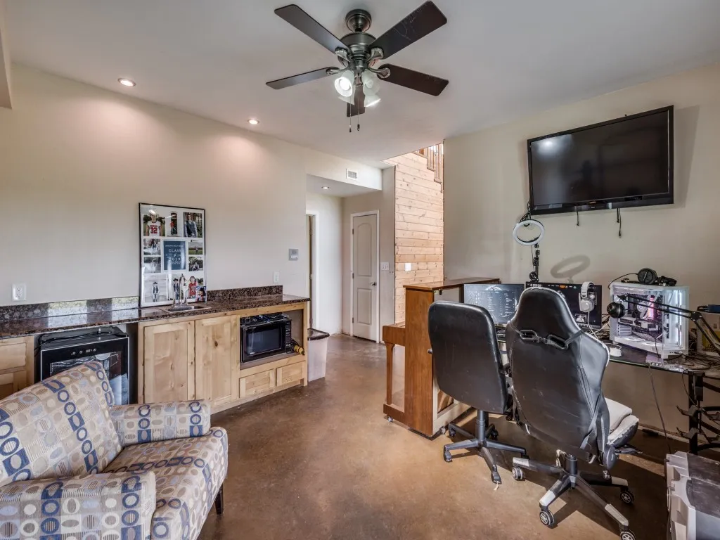 Single Family Residence For Sale in Cooke County , 2250 Morrow Road, Valley View, Texas 76272, 4 Bedroom, 6 Bathroom, Garage spaces, 5,389 Sqft, built in 2012, Preowned, mls#21241240, Real Estate Agent in Valley View, Homes For Sale in Cooke county, Homes For Sale in Valley View, Realtor in Valley View Texas, Real Estate Brokerage Independent Realty Texas, Luminita Cordes Realtor