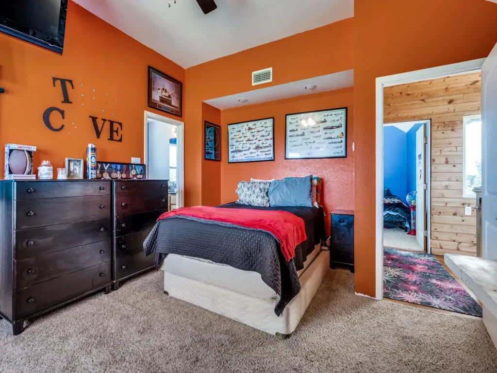 Single Family Residence For Sale in Cooke County , 2250 Morrow Road, Valley View, Texas 76272, 4 Bedroom, 6 Bathroom, Garage spaces, 5,389 Sqft, built in 2012, Preowned, mls#21241240, Real Estate Agent in Valley View, Homes For Sale in Cooke county, Homes For Sale in Valley View, Realtor in Valley View Texas, Real Estate Brokerage Independent Realty Texas, Luminita Cordes Realtor
