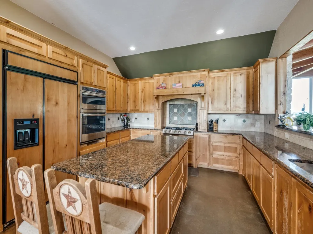 Single Family Residence For Sale in Cooke County , 2250 Morrow Road, Valley View, Texas 76272, 4 Bedroom, 6 Bathroom, Garage spaces, 5,389 Sqft, built in 2012, Preowned, mls#21241240, Real Estate Agent in Valley View, Homes For Sale in Cooke county, Homes For Sale in Valley View, Realtor in Valley View Texas, Real Estate Brokerage Independent Realty Texas, Luminita Cordes Realtor