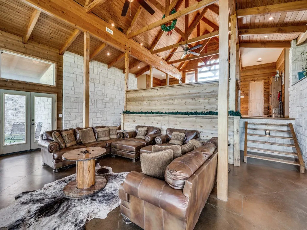 Single Family Residence For Sale in Cooke County , 2250 Morrow Road, Valley View, Texas 76272, 4 Bedroom, 6 Bathroom, Garage spaces, 5,389 Sqft, built in 2012, Preowned, mls#21241240, Real Estate Agent in Valley View, Homes For Sale in Cooke county, Homes For Sale in Valley View, Realtor in Valley View Texas, Real Estate Brokerage Independent Realty Texas, Luminita Cordes Realtor