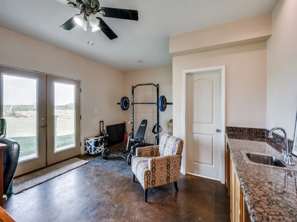 Single Family Residence For Sale in Cooke County , 2250 Morrow Road, Valley View, Texas 76272, 4 Bedroom, 6 Bathroom, Garage spaces, 5,389 Sqft, built in 2012, Preowned, mls#21241240, Real Estate Agent in Valley View, Homes For Sale in Cooke county, Homes For Sale in Valley View, Realtor in Valley View Texas, Real Estate Brokerage Independent Realty Texas, Luminita Cordes Realtor