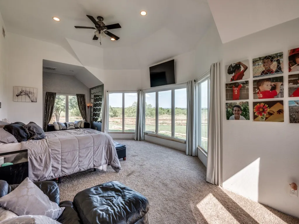 Single Family Residence For Sale in Cooke County , 2250 Morrow Road, Valley View, Texas 76272, 4 Bedroom, 6 Bathroom, Garage spaces, 5,389 Sqft, built in 2012, Preowned, mls#21241240, Real Estate Agent in Valley View, Homes For Sale in Cooke county, Homes For Sale in Valley View, Realtor in Valley View Texas, Real Estate Brokerage Independent Realty Texas, Luminita Cordes Realtor