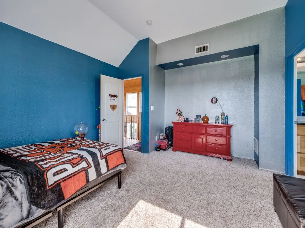 Single Family Residence For Sale in Cooke County , 2250 Morrow Road, Valley View, Texas 76272, 4 Bedroom, 6 Bathroom, Garage spaces, 5,389 Sqft, built in 2012, Preowned, mls#21241240, Real Estate Agent in Valley View, Homes For Sale in Cooke county, Homes For Sale in Valley View, Realtor in Valley View Texas, Real Estate Brokerage Independent Realty Texas, Luminita Cordes Realtor