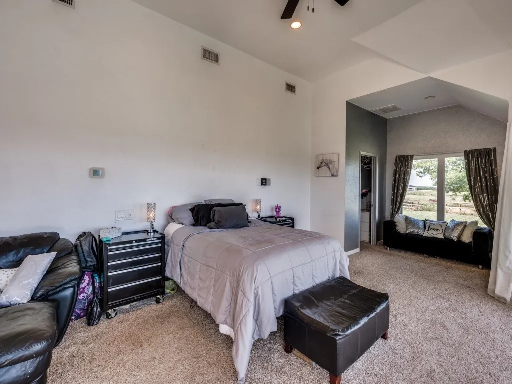 Single Family Residence For Sale in Cooke County , 2250 Morrow Road, Valley View, Texas 76272, 4 Bedroom, 6 Bathroom, Garage spaces, 5,389 Sqft, built in 2012, Preowned, mls#21241240, Real Estate Agent in Valley View, Homes For Sale in Cooke county, Homes For Sale in Valley View, Realtor in Valley View Texas, Real Estate Brokerage Independent Realty Texas, Luminita Cordes Realtor