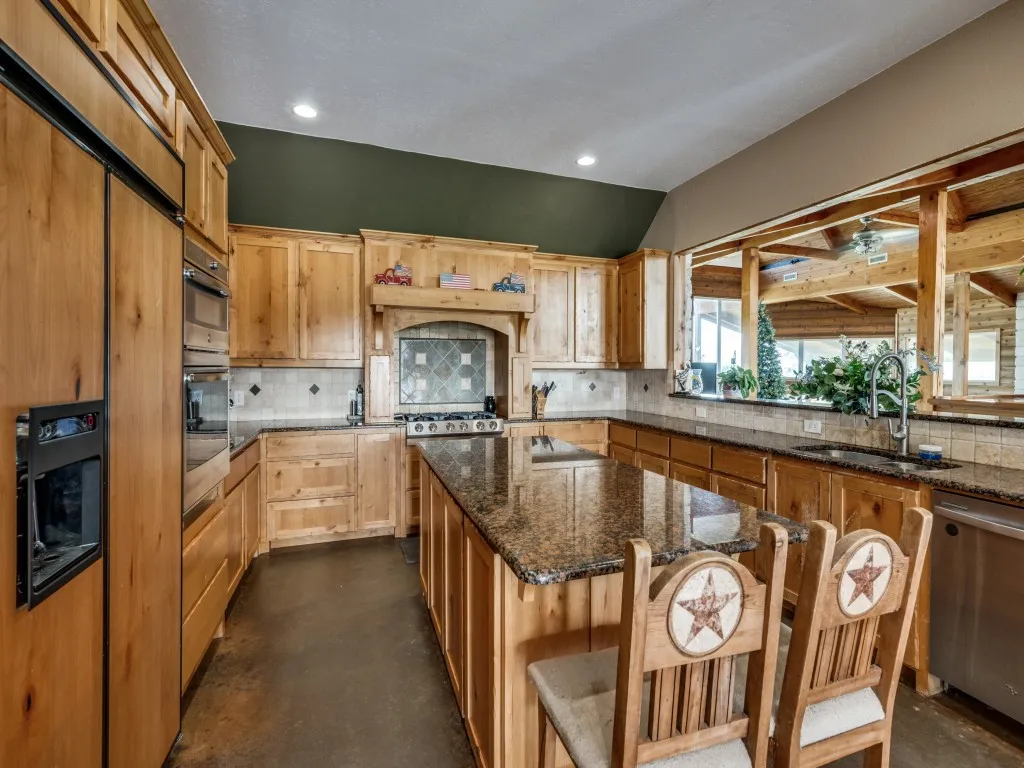 Single Family Residence For Sale in Cooke County , 2250 Morrow Road, Valley View, Texas 76272, 4 Bedroom, 6 Bathroom, Garage spaces, 5,389 Sqft, built in 2012, Preowned, mls#21241240, Real Estate Agent in Valley View, Homes For Sale in Cooke county, Homes For Sale in Valley View, Realtor in Valley View Texas, Real Estate Brokerage Independent Realty Texas, Luminita Cordes Realtor