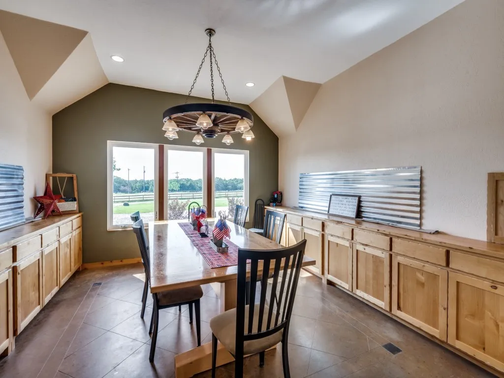 Single Family Residence For Sale in Cooke County , 2250 Morrow Road, Valley View, Texas 76272, 4 Bedroom, 6 Bathroom, Garage spaces, 5,389 Sqft, built in 2012, Preowned, mls#21241240, Real Estate Agent in Valley View, Homes For Sale in Cooke county, Homes For Sale in Valley View, Realtor in Valley View Texas, Real Estate Brokerage Independent Realty Texas, Luminita Cordes Realtor