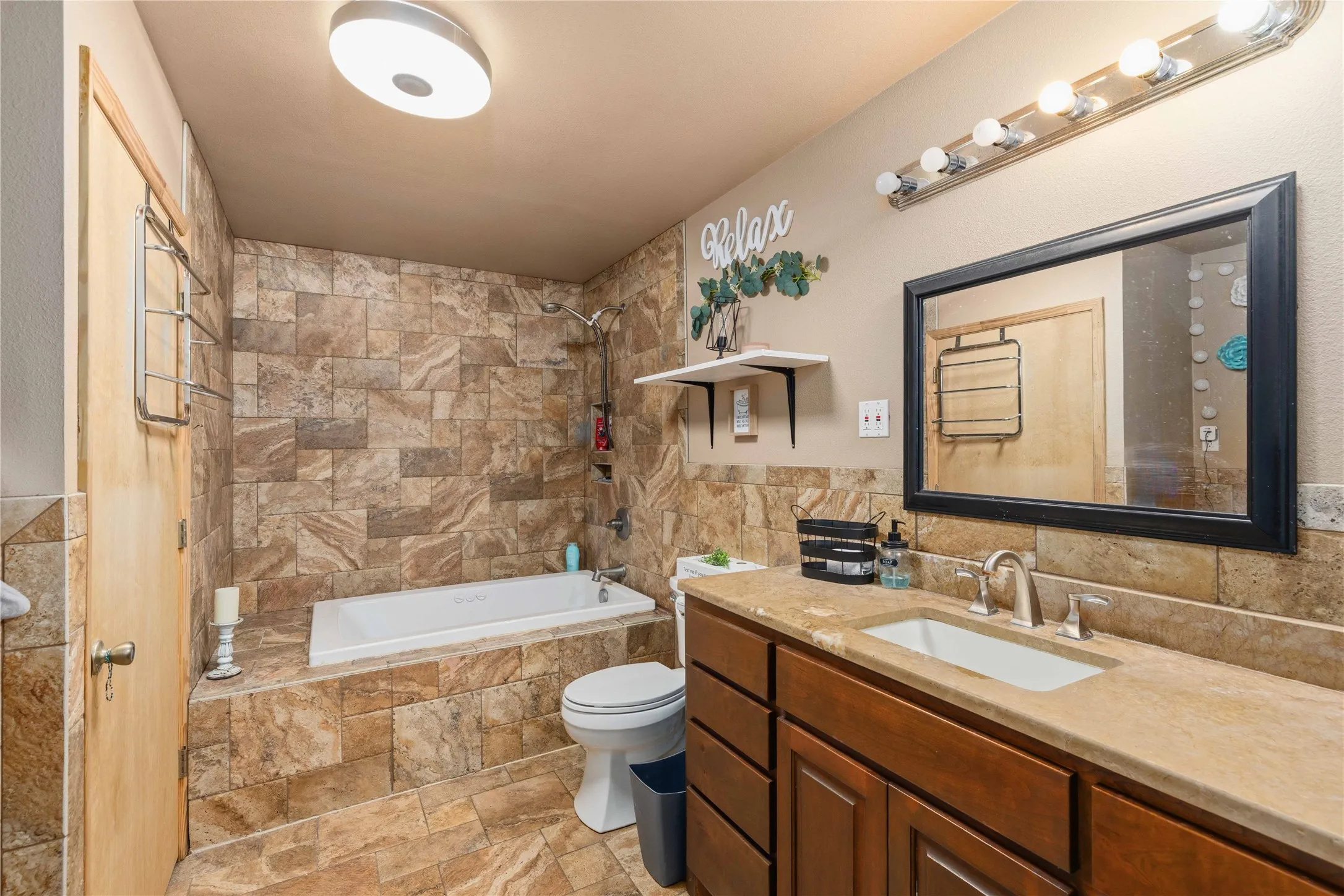 Single Family Residence For Sale in Brown County , 204 Sunnydale Drive, Early, Texas 76802, 6 Bedroom, 4 Bathroom, Garage spaces, 2,960 Sqft, built in 1962, Preowned, mls#21241224, Real Estate Agent in Early, Homes For Sale in Brown county, Homes For Sale in Early, Realtor in Early Texas, Real Estate Brokerage Independent Realty Texas, Luminita Cordes Realtor