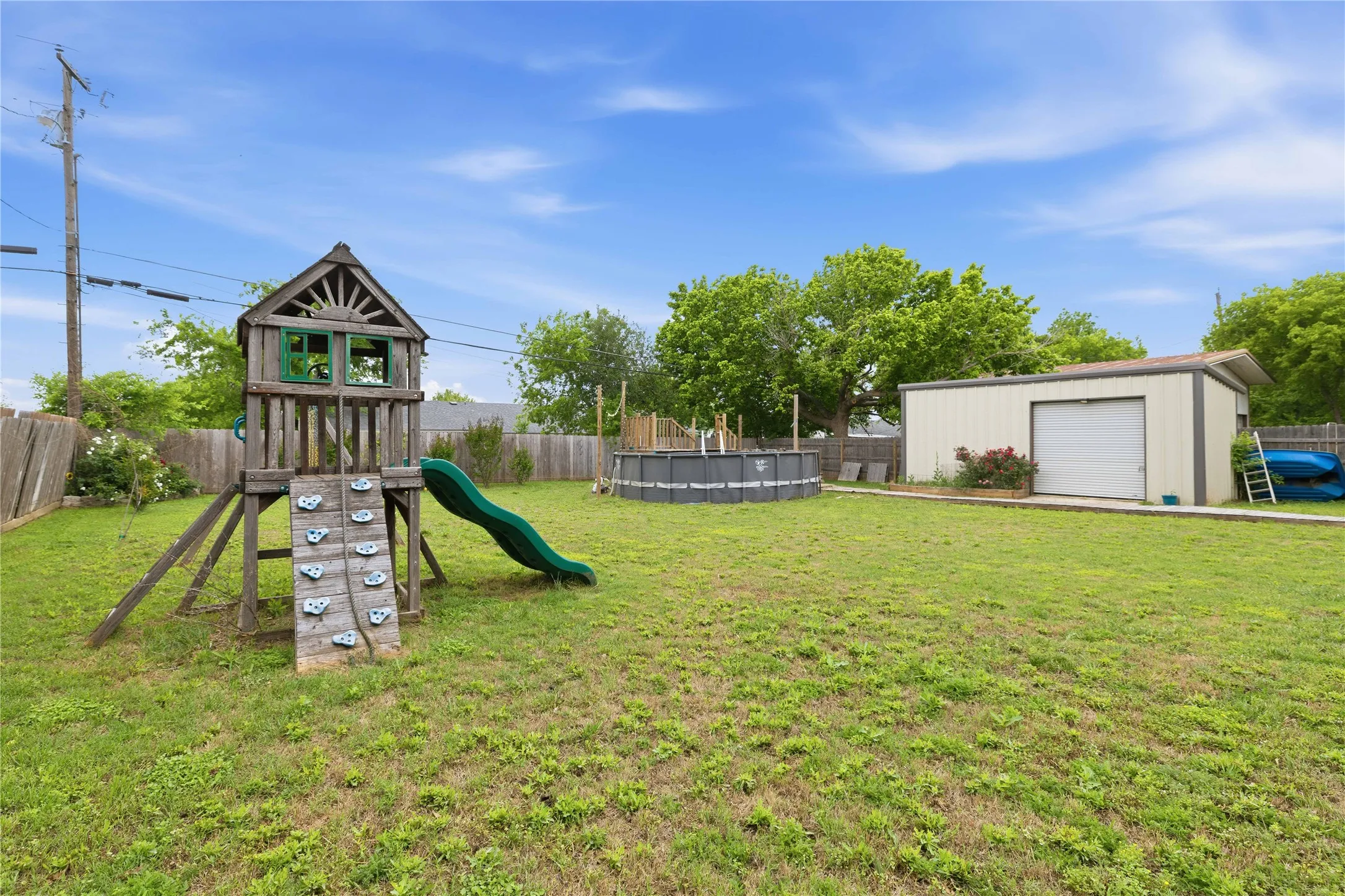 Single Family Residence For Sale in Brown County , 204 Sunnydale Drive, Early, Texas 76802, 6 Bedroom, 4 Bathroom, Garage spaces, 2,960 Sqft, built in 1962, Preowned, mls#21241224, Real Estate Agent in Early, Homes For Sale in Brown county, Homes For Sale in Early, Realtor in Early Texas, Real Estate Brokerage Independent Realty Texas, Luminita Cordes Realtor