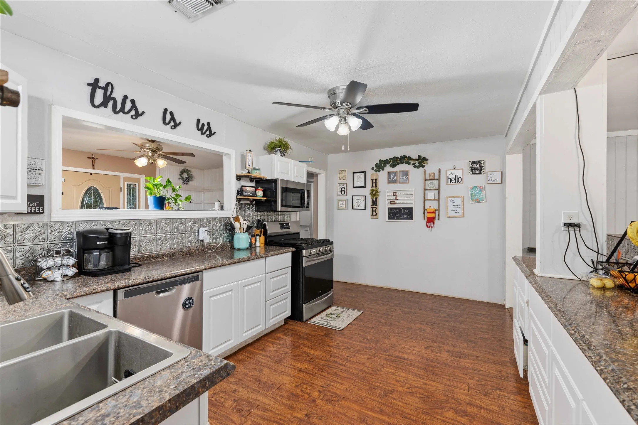 Single Family Residence For Sale in Brown County , 204 Sunnydale Drive, Early, Texas 76802, 6 Bedroom, 4 Bathroom, Garage spaces, 2,960 Sqft, built in 1962, Preowned, mls#21241224, Real Estate Agent in Early, Homes For Sale in Brown county, Homes For Sale in Early, Realtor in Early Texas, Real Estate Brokerage Independent Realty Texas, Luminita Cordes Realtor