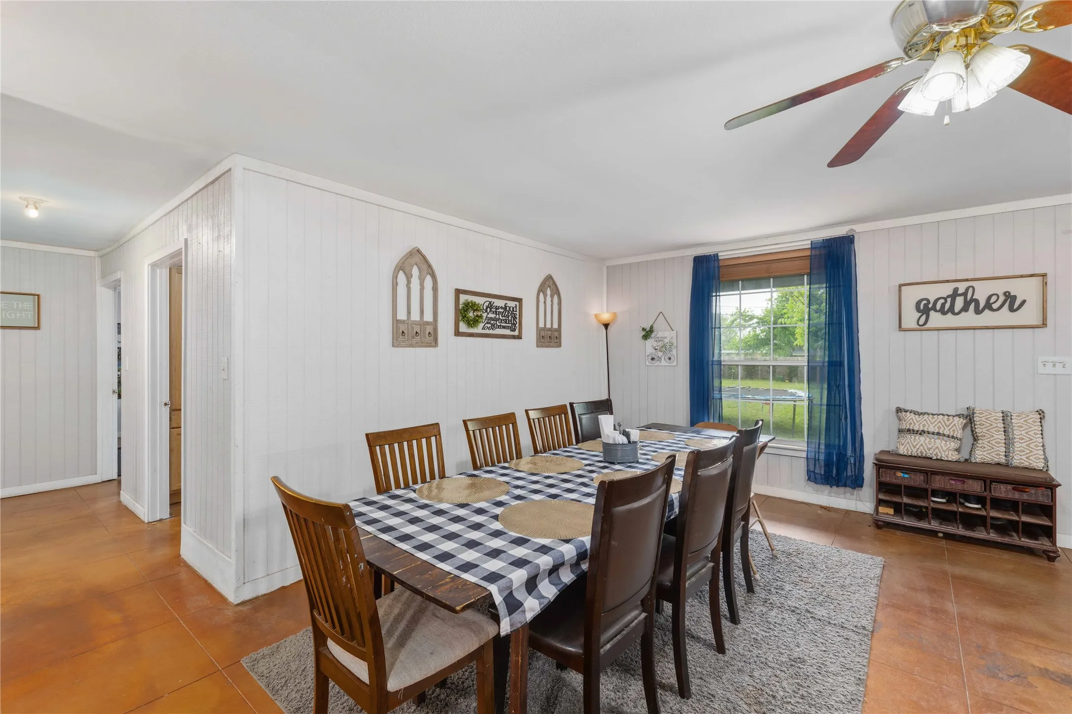 Single Family Residence For Sale in Brown County , 204 Sunnydale Drive, Early, Texas 76802, 6 Bedroom, 4 Bathroom, Garage spaces, 2,960 Sqft, built in 1962, Preowned, mls#21241224, Real Estate Agent in Early, Homes For Sale in Brown county, Homes For Sale in Early, Realtor in Early Texas, Real Estate Brokerage Independent Realty Texas, Luminita Cordes Realtor