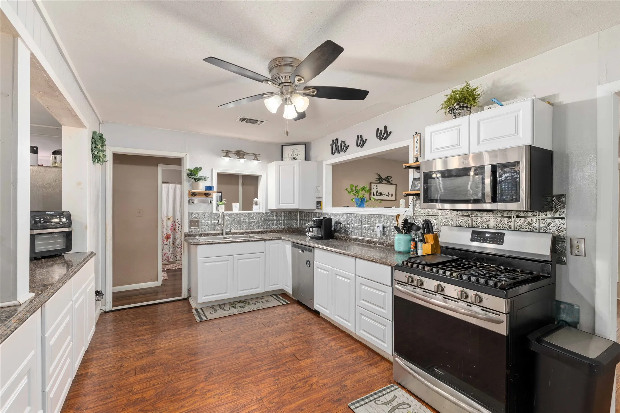 Single Family Residence For Sale in Brown County , 204 Sunnydale Drive, Early, Texas 76802, 6 Bedroom, 4 Bathroom, Garage spaces, 2,960 Sqft, built in 1962, Preowned, mls#21241224, Real Estate Agent in Early, Homes For Sale in Brown county, Homes For Sale in Early, Realtor in Early Texas, Real Estate Brokerage Independent Realty Texas, Luminita Cordes Realtor