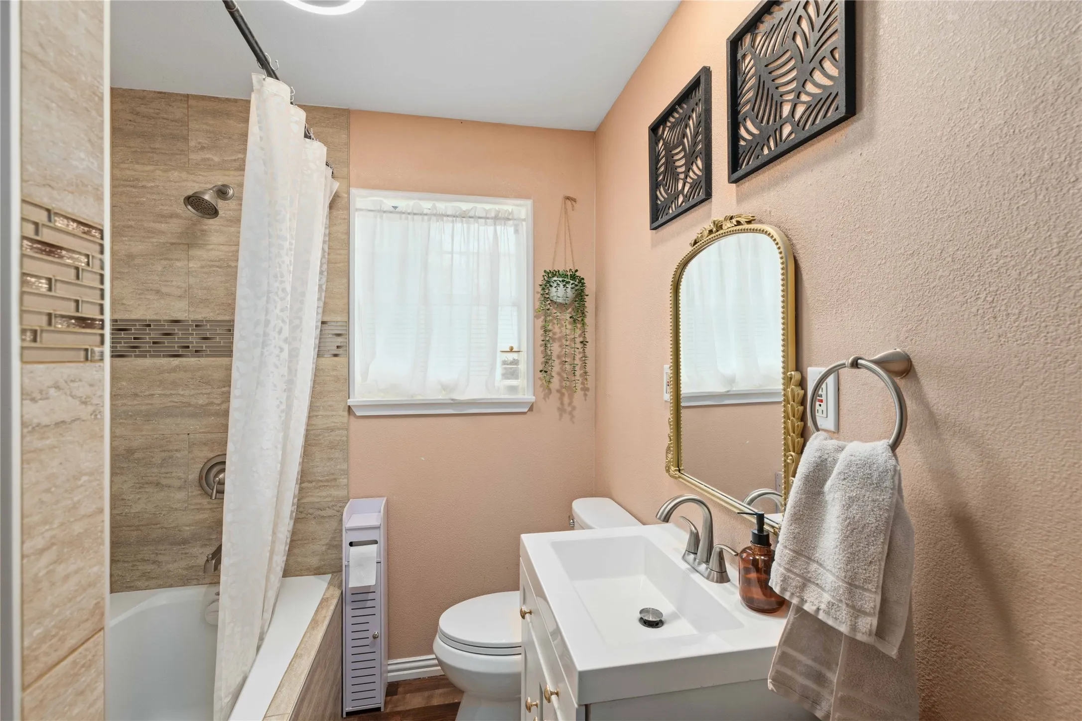 Single Family Residence For Sale in Brown County , 204 Sunnydale Drive, Early, Texas 76802, 6 Bedroom, 4 Bathroom, Garage spaces, 2,960 Sqft, built in 1962, Preowned, mls#21241224, Real Estate Agent in Early, Homes For Sale in Brown county, Homes For Sale in Early, Realtor in Early Texas, Real Estate Brokerage Independent Realty Texas, Luminita Cordes Realtor