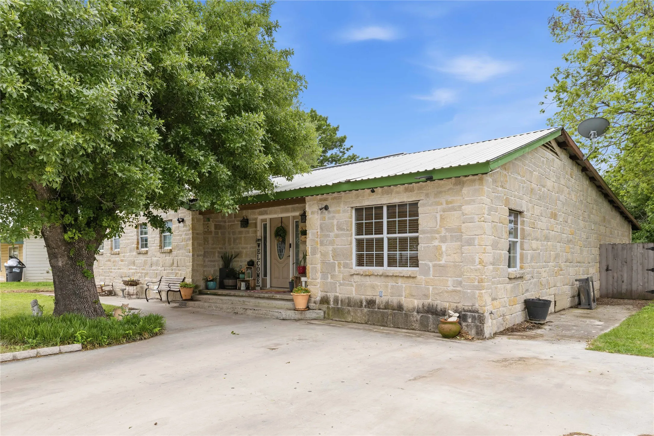 Single Family Residence For Sale in Brown County , 204 Sunnydale Drive, Early, Texas 76802, 6 Bedroom, 4 Bathroom, Garage spaces, 2,960 Sqft, built in 1962, Preowned, mls#21241224, Real Estate Agent in Early, Homes For Sale in Brown county, Homes For Sale in Early, Realtor in Early Texas, Real Estate Brokerage Independent Realty Texas, Luminita Cordes Realtor