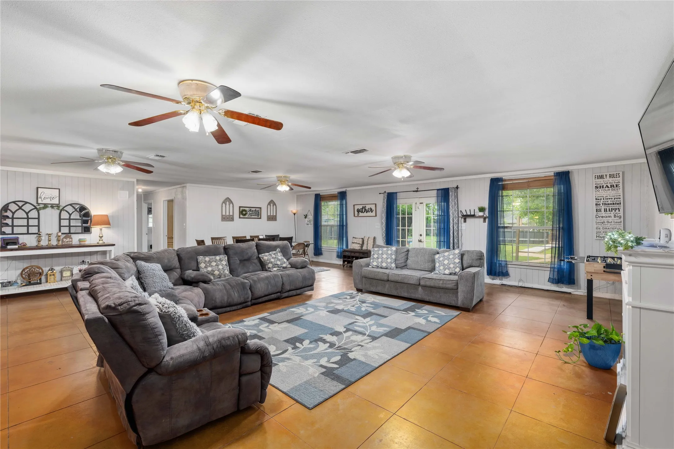Single Family Residence For Sale in Brown County , 204 Sunnydale Drive, Early, Texas 76802, 6 Bedroom, 4 Bathroom, Garage spaces, 2,960 Sqft, built in 1962, Preowned, mls#21241224, Real Estate Agent in Early, Homes For Sale in Brown county, Homes For Sale in Early, Realtor in Early Texas, Real Estate Brokerage Independent Realty Texas, Luminita Cordes Realtor