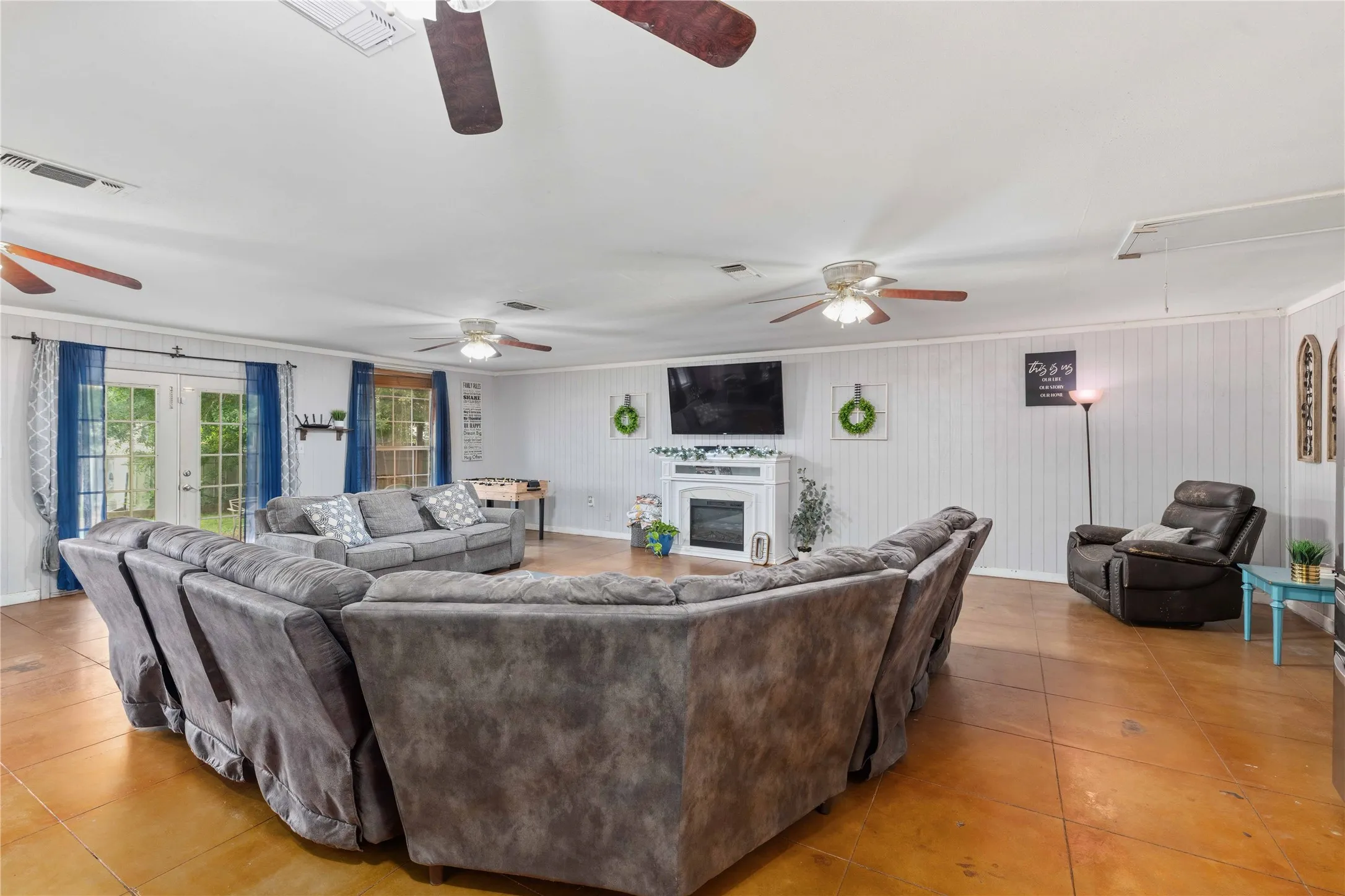 Single Family Residence For Sale in Brown County , 204 Sunnydale Drive, Early, Texas 76802, 6 Bedroom, 4 Bathroom, Garage spaces, 2,960 Sqft, built in 1962, Preowned, mls#21241224, Real Estate Agent in Early, Homes For Sale in Brown county, Homes For Sale in Early, Realtor in Early Texas, Real Estate Brokerage Independent Realty Texas, Luminita Cordes Realtor