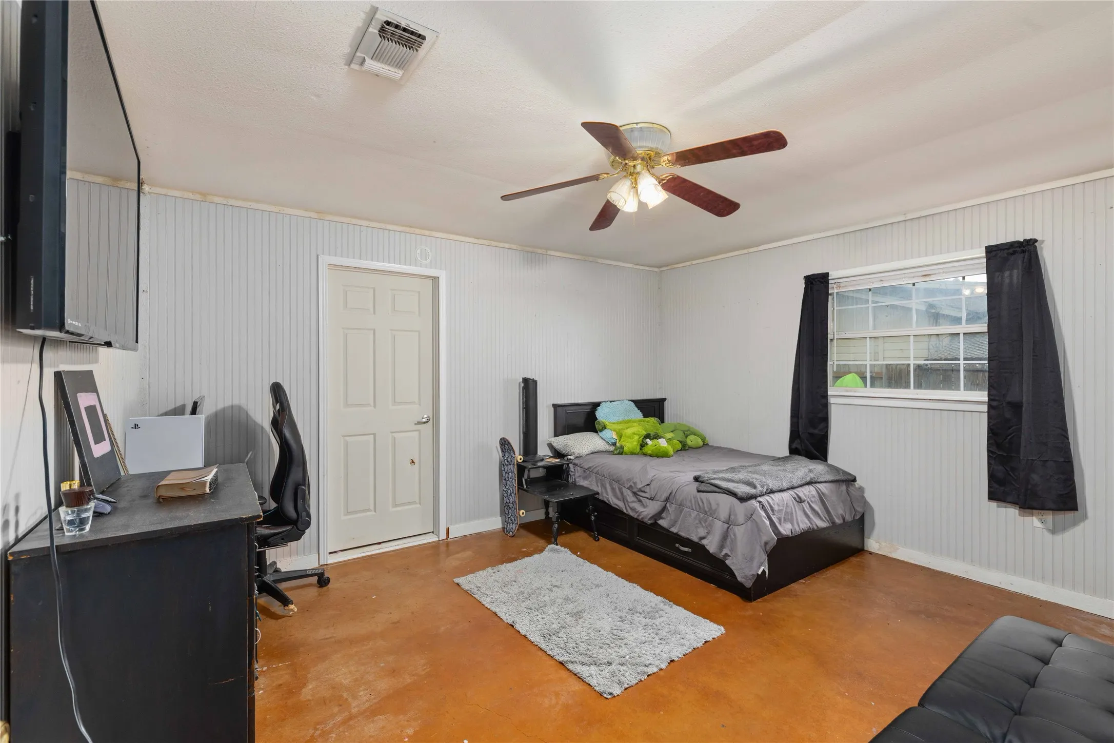 Single Family Residence For Sale in Brown County , 204 Sunnydale Drive, Early, Texas 76802, 6 Bedroom, 4 Bathroom, Garage spaces, 2,960 Sqft, built in 1962, Preowned, mls#21241224, Real Estate Agent in Early, Homes For Sale in Brown county, Homes For Sale in Early, Realtor in Early Texas, Real Estate Brokerage Independent Realty Texas, Luminita Cordes Realtor