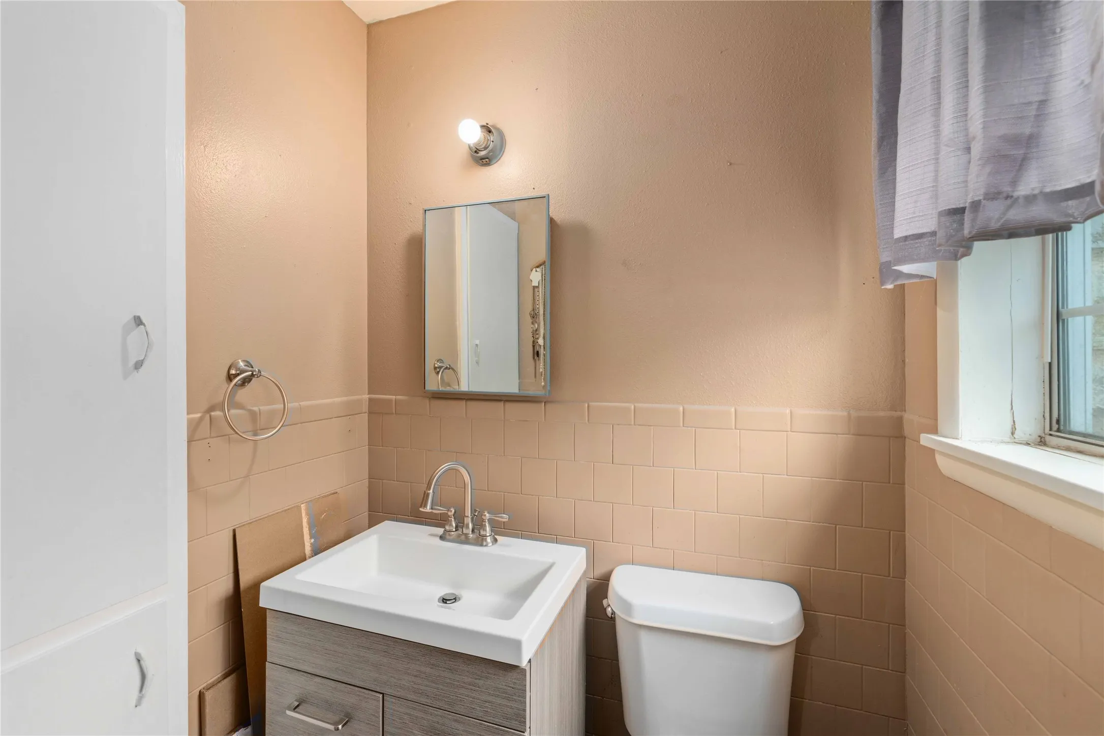 Single Family Residence For Sale in Brown County , 204 Sunnydale Drive, Early, Texas 76802, 6 Bedroom, 4 Bathroom, Garage spaces, 2,960 Sqft, built in 1962, Preowned, mls#21241224, Real Estate Agent in Early, Homes For Sale in Brown county, Homes For Sale in Early, Realtor in Early Texas, Real Estate Brokerage Independent Realty Texas, Luminita Cordes Realtor