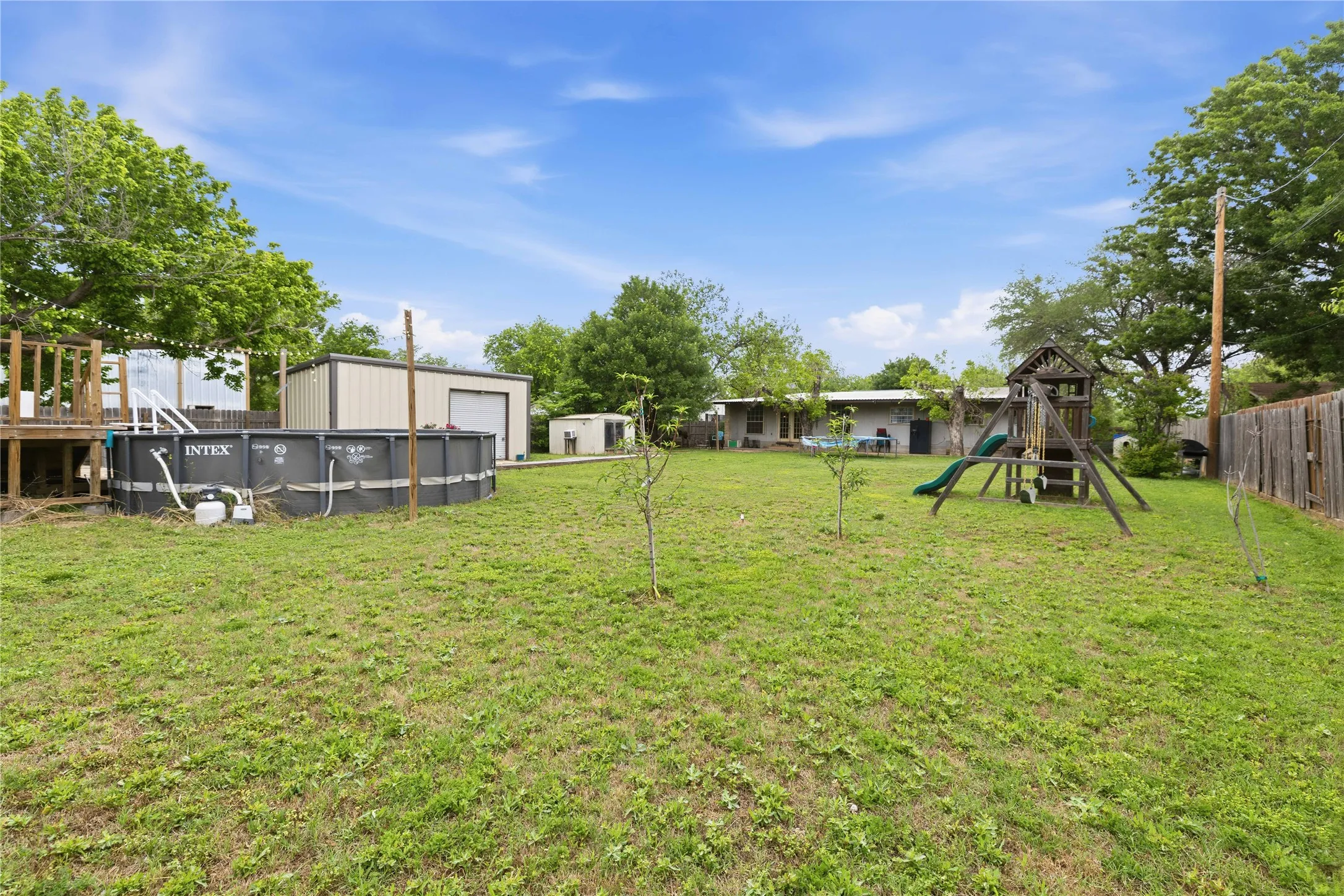 Single Family Residence For Sale in Brown County , 204 Sunnydale Drive, Early, Texas 76802, 6 Bedroom, 4 Bathroom, Garage spaces, 2,960 Sqft, built in 1962, Preowned, mls#21241224, Real Estate Agent in Early, Homes For Sale in Brown county, Homes For Sale in Early, Realtor in Early Texas, Real Estate Brokerage Independent Realty Texas, Luminita Cordes Realtor