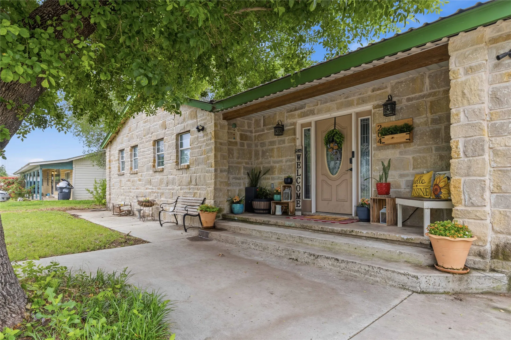 Single Family Residence For Sale in Brown County , 204 Sunnydale Drive, Early, Texas 76802, 6 Bedroom, 4 Bathroom, Garage spaces, 2,960 Sqft, built in 1962, Preowned, mls#21241224, Real Estate Agent in Early, Homes For Sale in Brown county, Homes For Sale in Early, Realtor in Early Texas, Real Estate Brokerage Independent Realty Texas, Luminita Cordes Realtor