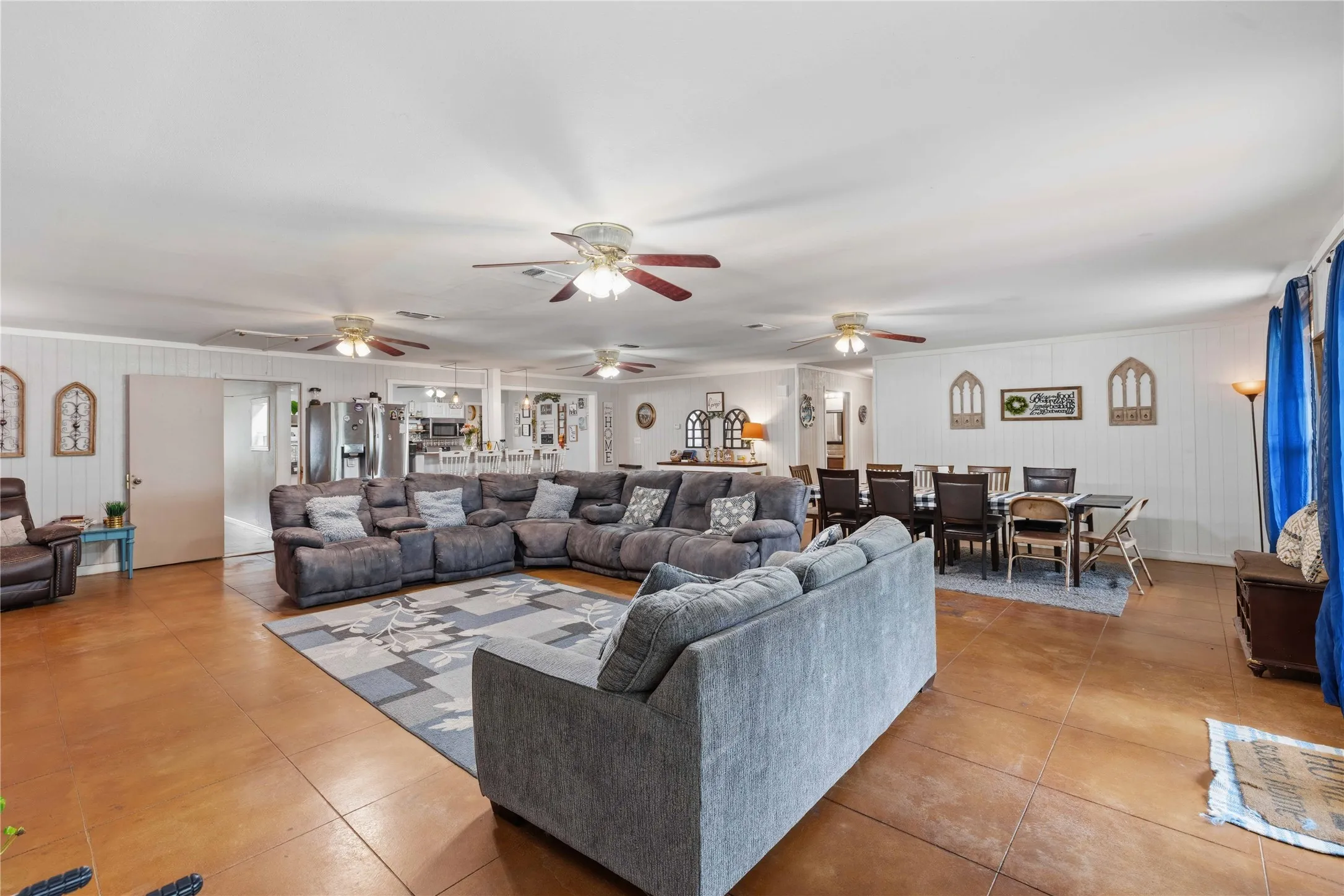 Single Family Residence For Sale in Brown County , 204 Sunnydale Drive, Early, Texas 76802, 6 Bedroom, 4 Bathroom, Garage spaces, 2,960 Sqft, built in 1962, Preowned, mls#21241224, Real Estate Agent in Early, Homes For Sale in Brown county, Homes For Sale in Early, Realtor in Early Texas, Real Estate Brokerage Independent Realty Texas, Luminita Cordes Realtor