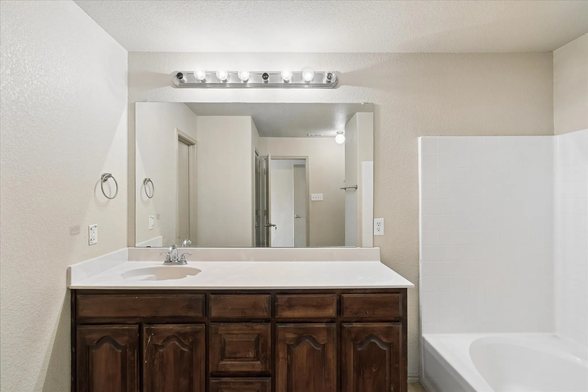 Single Family Residence For Sale in Tarrant County , 1107 Kielder Court, Fort Worth, Texas 76134, 3 Bedroom, 3 Bathroom, 2 Garage spaces, 1,829 Sqft, built in 2008, Preowned, Price $269,900, mls#21236886, Real Estate Agent in Fort Worth, Homes For Sale in Tarrant county, Homes For Sale in Fort Worth, Realtor in Fort Worth Texas, Real Estate Brokerage Independent Realty Texas, Luminita Cordes Realtor