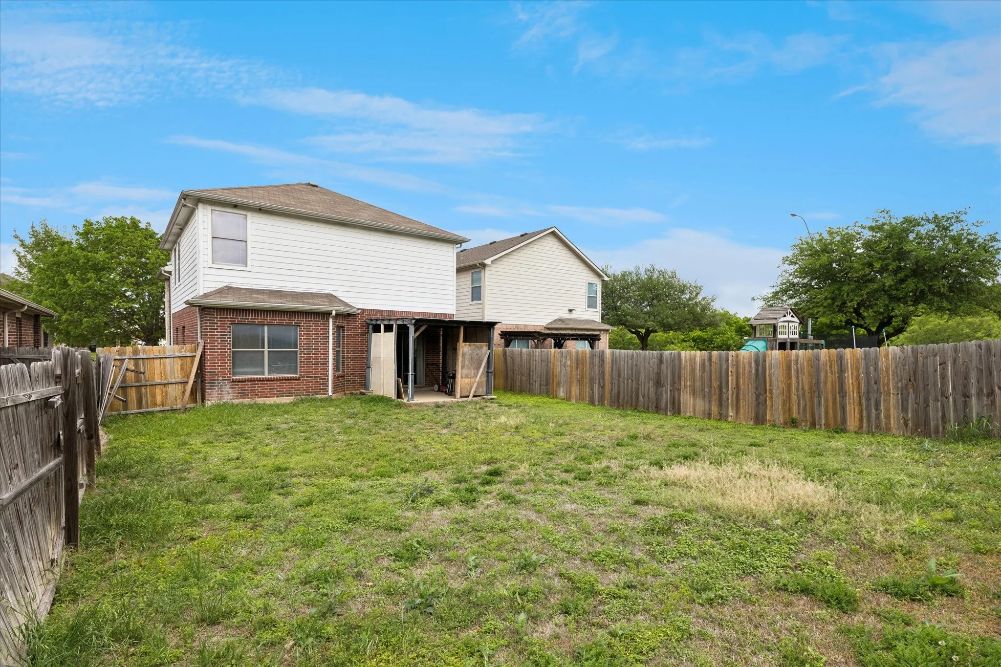 Single Family Residence For Sale in Tarrant County , 1107 Kielder Court, Fort Worth, Texas 76134, 3 Bedroom, 3 Bathroom, 2 Garage spaces, 1,829 Sqft, built in 2008, Preowned, Price $269,900, mls#21236886, Real Estate Agent in Fort Worth, Homes For Sale in Tarrant county, Homes For Sale in Fort Worth, Realtor in Fort Worth Texas, Real Estate Brokerage Independent Realty Texas, Luminita Cordes Realtor