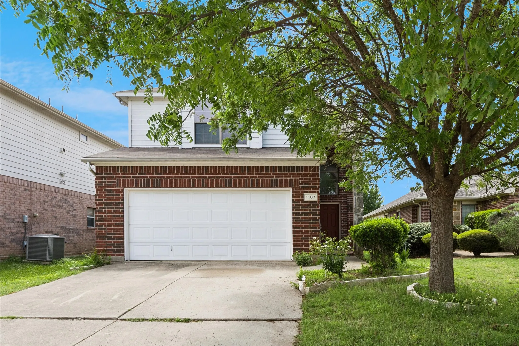 Single Family Residence For Sale in Tarrant County , 1107 Kielder Court, Fort Worth, Texas 76134, 3 Bedroom, 3 Bathroom, 2 Garage spaces, 1,829 Sqft, built in 2008, Preowned, Price $269,900, mls#21236886, Real Estate Agent in Fort Worth, Homes For Sale in Tarrant county, Homes For Sale in Fort Worth, Realtor in Fort Worth Texas, Real Estate Brokerage Independent Realty Texas, Luminita Cordes Realtor