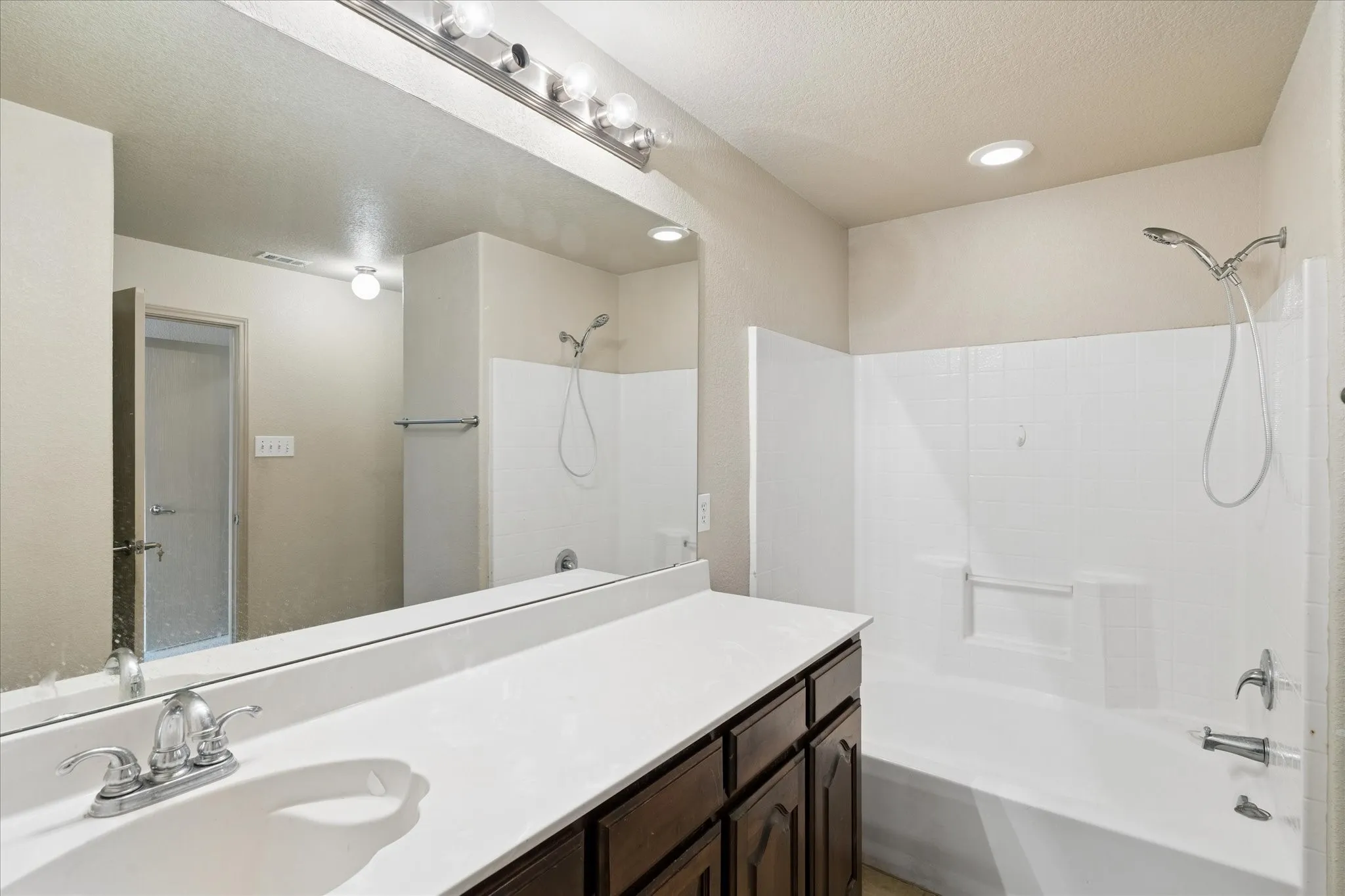 Hall bathroom with garden tub