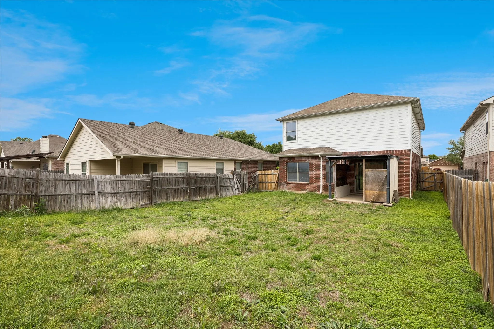 Single Family Residence For Sale in Tarrant County , 1107 Kielder Court, Fort Worth, Texas 76134, 3 Bedroom, 3 Bathroom, 2 Garage spaces, 1,829 Sqft, built in 2008, Preowned, Price $269,900, mls#21236886, Real Estate Agent in Fort Worth, Homes For Sale in Tarrant county, Homes For Sale in Fort Worth, Realtor in Fort Worth Texas, Real Estate Brokerage Independent Realty Texas, Luminita Cordes Realtor
