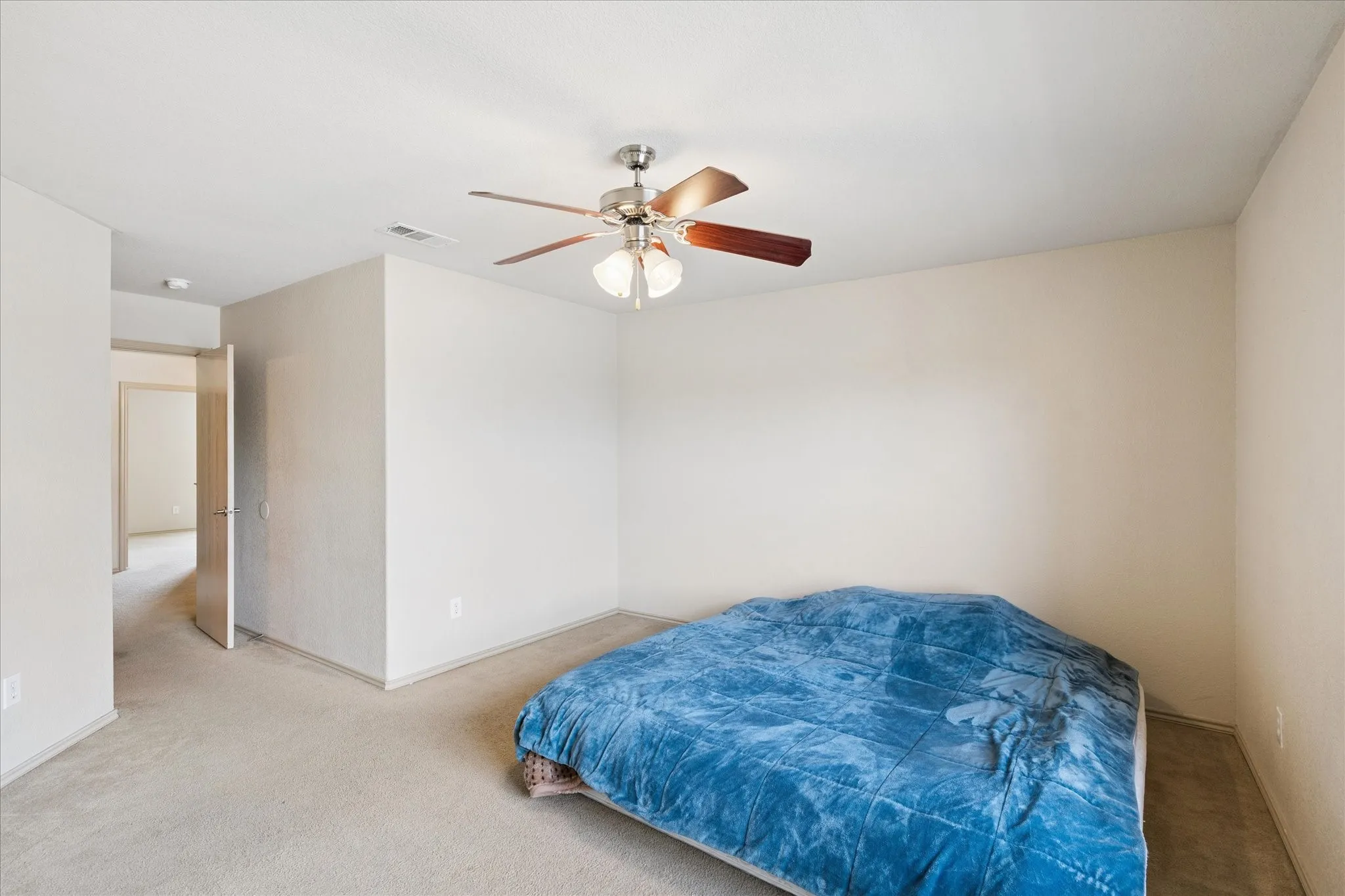 Single Family Residence For Sale in Tarrant County , 1107 Kielder Court, Fort Worth, Texas 76134, 3 Bedroom, 3 Bathroom, 2 Garage spaces, 1,829 Sqft, built in 2008, Preowned, Price $269,900, mls#21236886, Real Estate Agent in Fort Worth, Homes For Sale in Tarrant county, Homes For Sale in Fort Worth, Realtor in Fort Worth Texas, Real Estate Brokerage Independent Realty Texas, Luminita Cordes Realtor