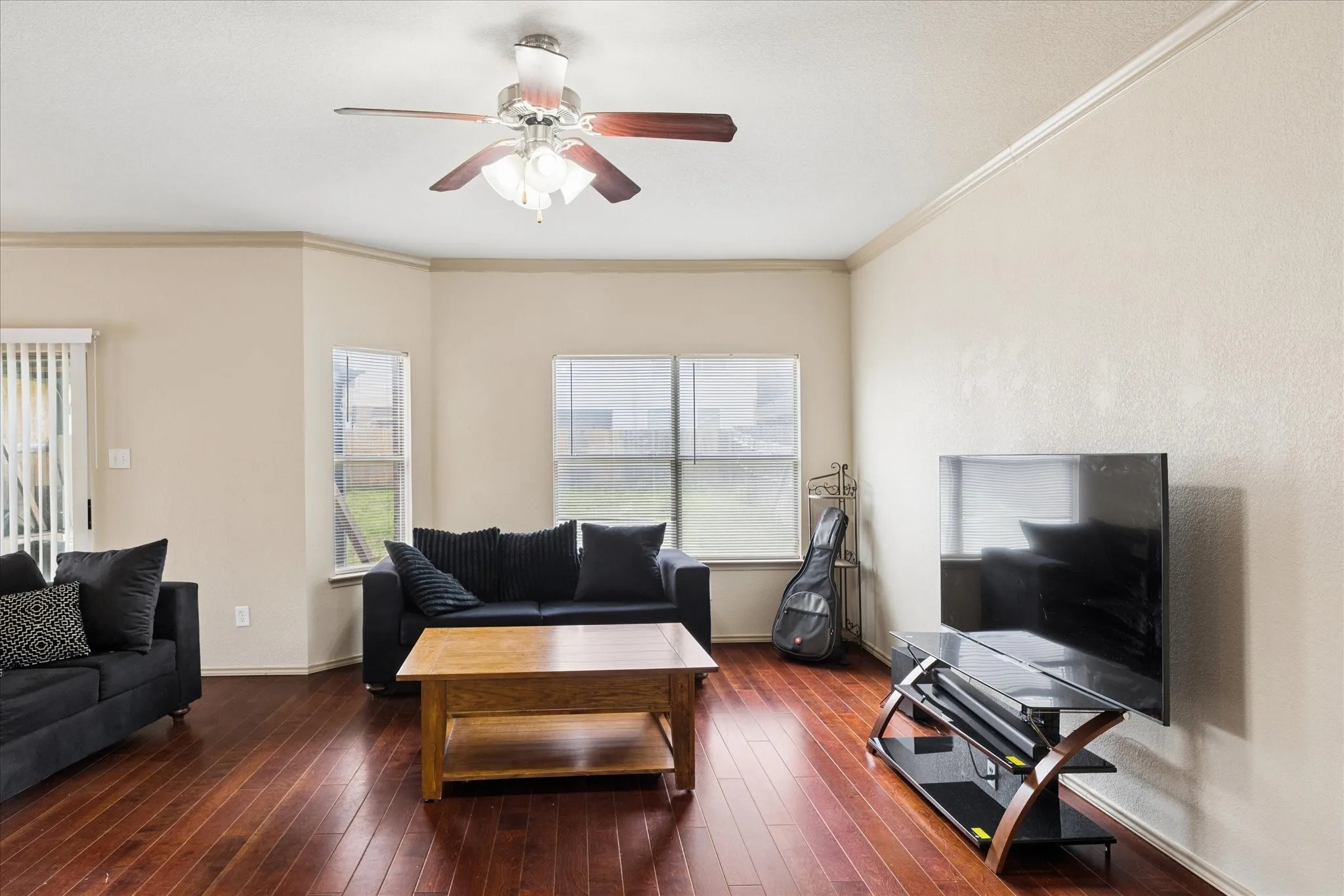 Single Family Residence For Sale in Tarrant County , 1107 Kielder Court, Fort Worth, Texas 76134, 3 Bedroom, 3 Bathroom, 2 Garage spaces, 1,829 Sqft, built in 2008, Preowned, Price $269,900, mls#21236886, Real Estate Agent in Fort Worth, Homes For Sale in Tarrant county, Homes For Sale in Fort Worth, Realtor in Fort Worth Texas, Real Estate Brokerage Independent Realty Texas, Luminita Cordes Realtor