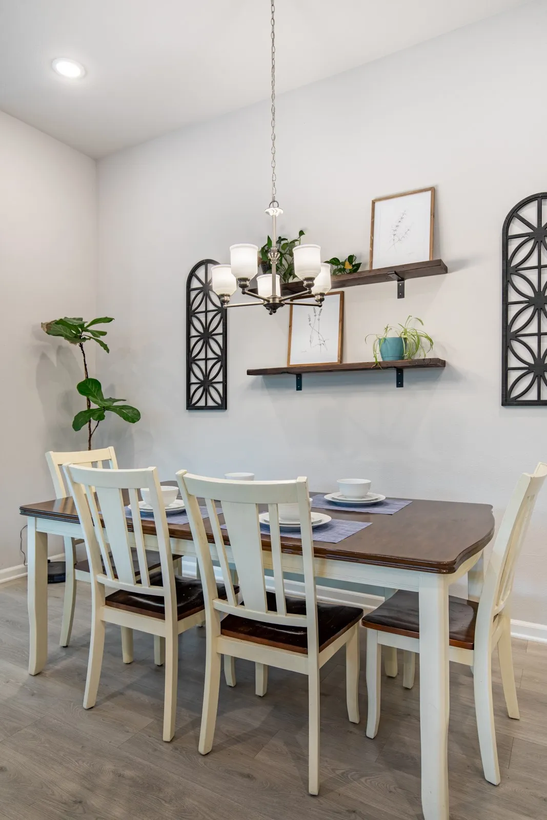 Dining area off kitchen.
