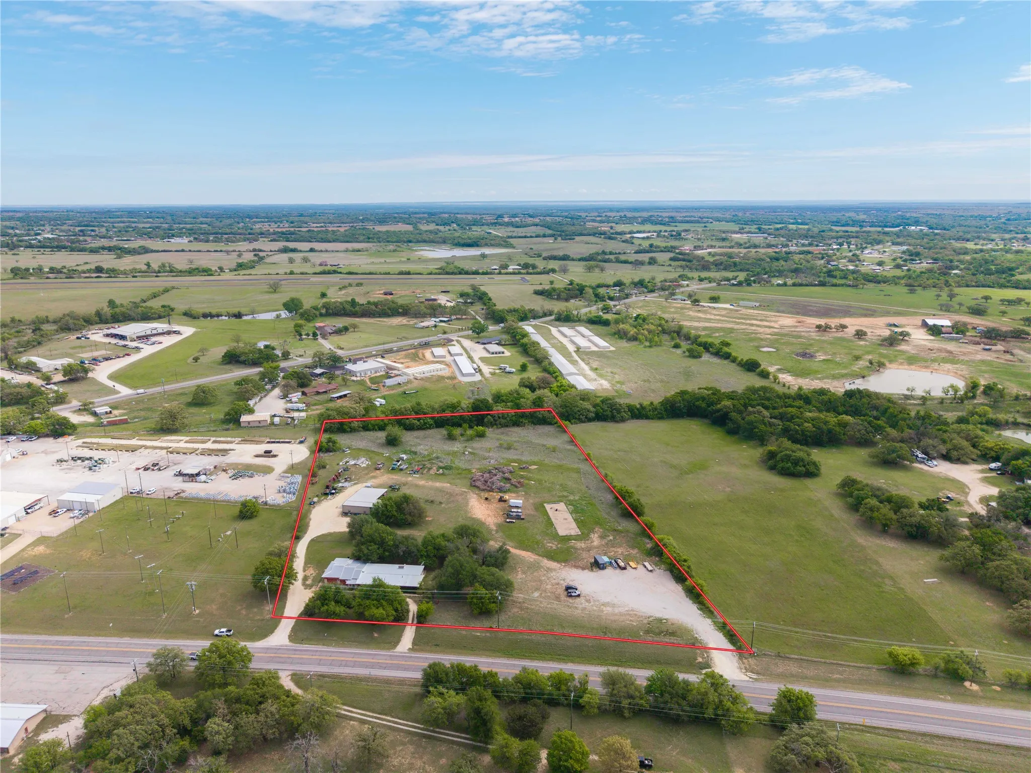 Single Family Residence For Sale in Erath County , 1025 S US Highway 281, Stephenville, Texas 76401, 3 Bedroom, 2 Bathroom, 2 Garage spaces, 3,920 Sqft, built in 1963, mls#21241225, Real Estate Agent in Stephenville, Homes For Sale in Erath county, Homes For Sale in Stephenville, Realtor in Stephenville Texas, Real Estate Brokerage Independent Realty Texas, Luminita Cordes Realtor