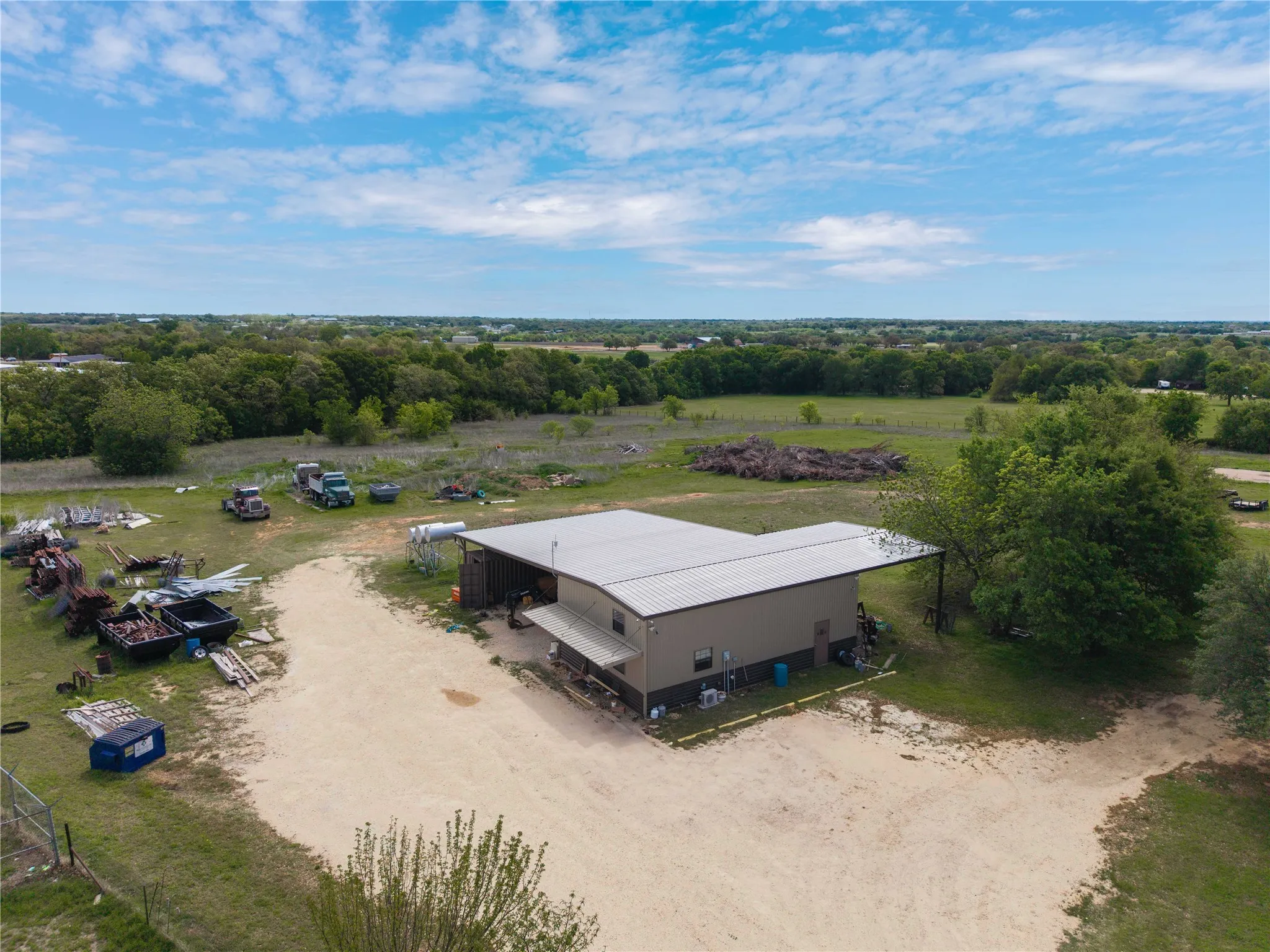 Single Family Residence For Sale in Erath County , 1025 S US Highway 281, Stephenville, Texas 76401, 3 Bedroom, 2 Bathroom, 2 Garage spaces, 3,920 Sqft, built in 1963, mls#21241225, Real Estate Agent in Stephenville, Homes For Sale in Erath county, Homes For Sale in Stephenville, Realtor in Stephenville Texas, Real Estate Brokerage Independent Realty Texas, Luminita Cordes Realtor