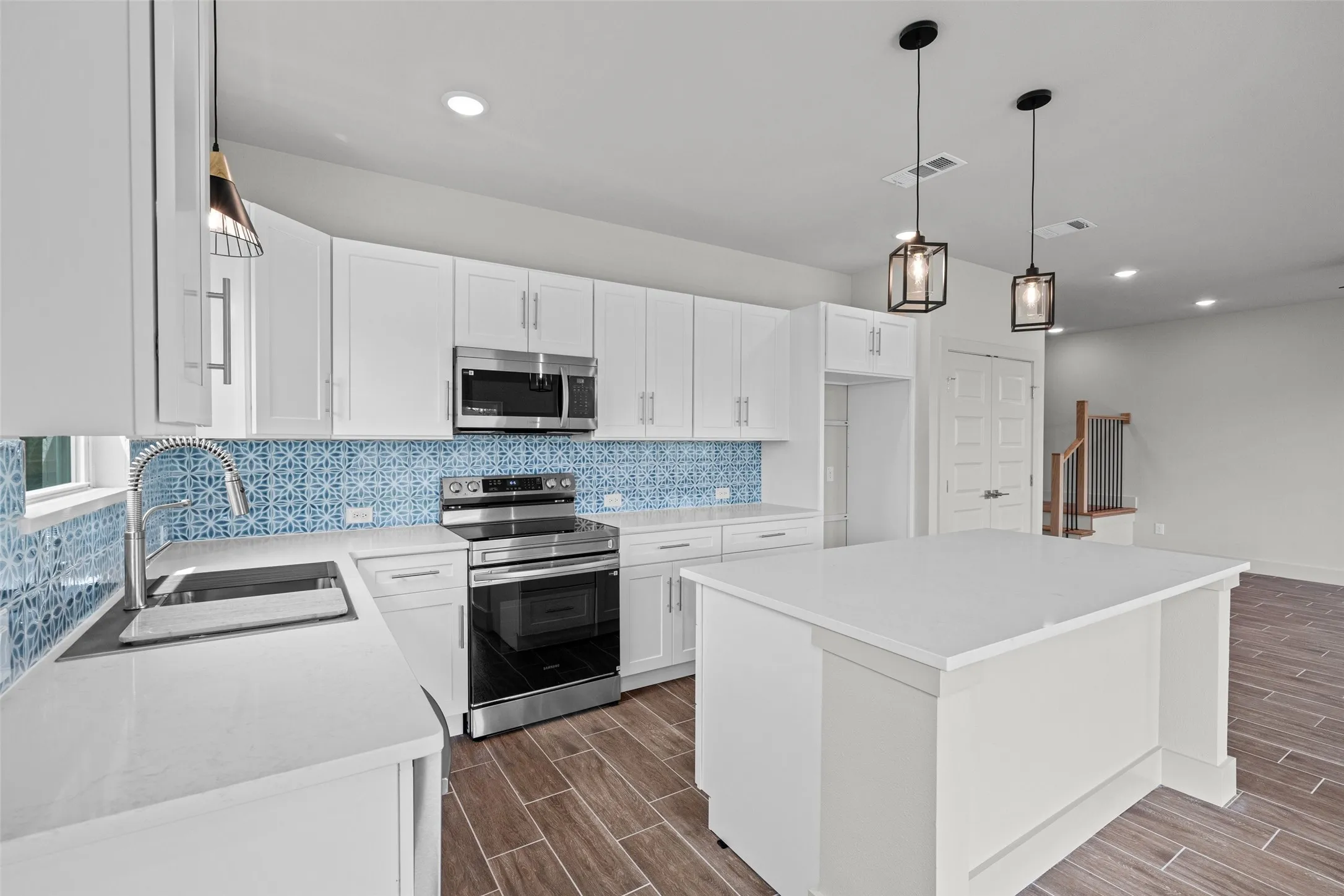 Single Family Residence For Sale in Hood County , 702 Perkins Court, Granbury, Texas 76048, 3 Bedroom, 3 Bathroom, 2 Garage spaces, 1,753 Sqft, built in 2026, mls#21241313, Real Estate Agent in Granbury, Homes For Sale in Hood county, Homes For Sale in Granbury, Realtor in Granbury Texas, Real Estate Brokerage Independent Realty Texas, Luminita Cordes Realtor