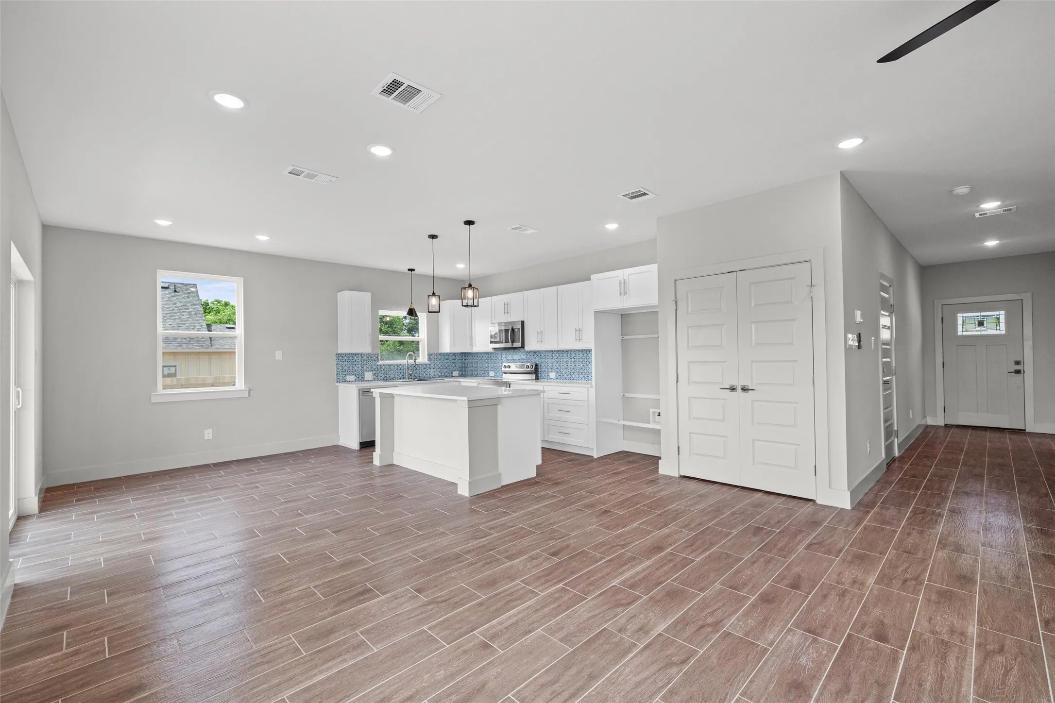 Single Family Residence For Sale in Hood County , 702 Perkins Court, Granbury, Texas 76048, 3 Bedroom, 3 Bathroom, 2 Garage spaces, 1,753 Sqft, built in 2026, mls#21241313, Real Estate Agent in Granbury, Homes For Sale in Hood county, Homes For Sale in Granbury, Realtor in Granbury Texas, Real Estate Brokerage Independent Realty Texas, Luminita Cordes Realtor