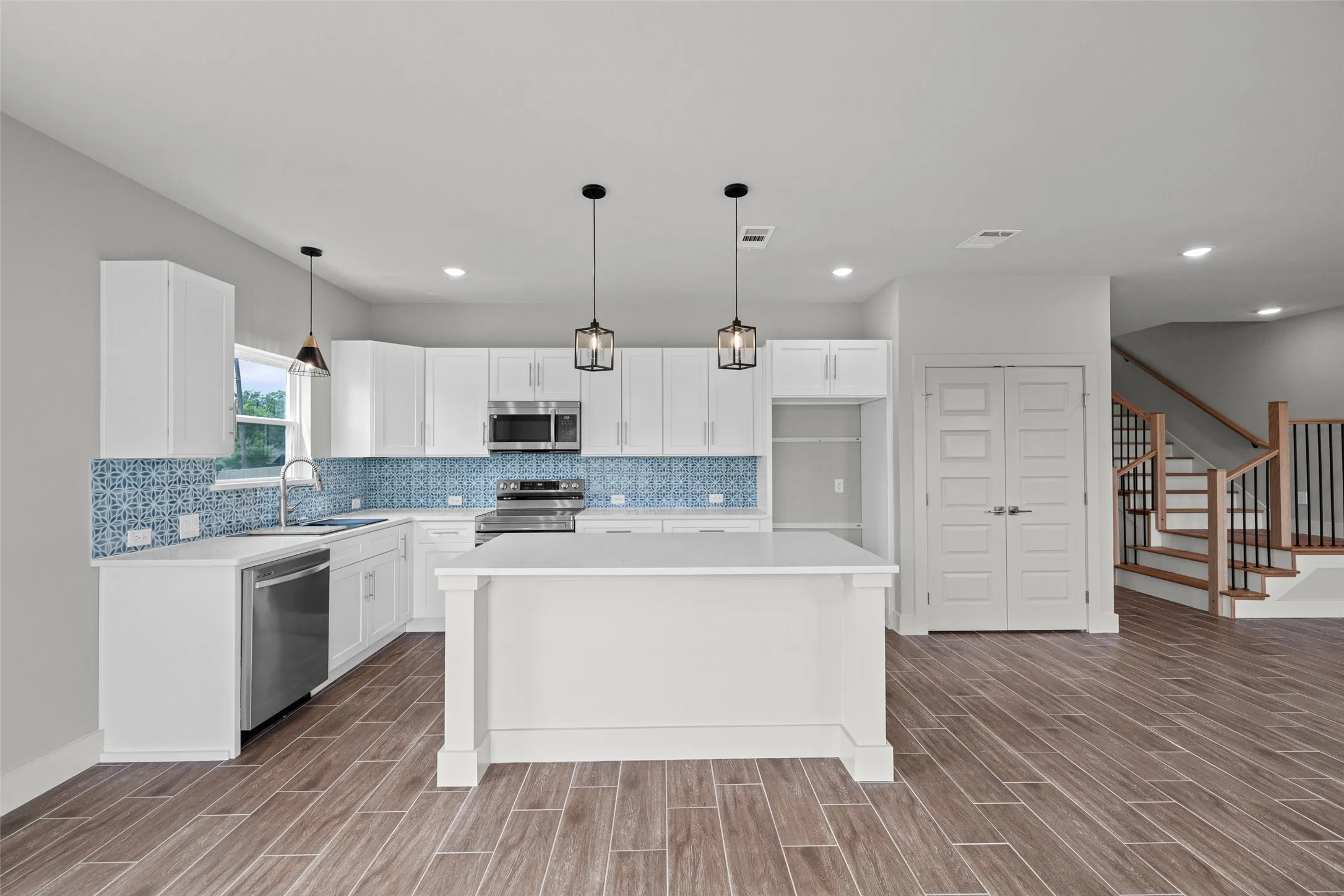 Single Family Residence For Sale in Hood County , 702 Perkins Court, Granbury, Texas 76048, 3 Bedroom, 3 Bathroom, 2 Garage spaces, 1,753 Sqft, built in 2026, mls#21241313, Real Estate Agent in Granbury, Homes For Sale in Hood county, Homes For Sale in Granbury, Realtor in Granbury Texas, Real Estate Brokerage Independent Realty Texas, Luminita Cordes Realtor